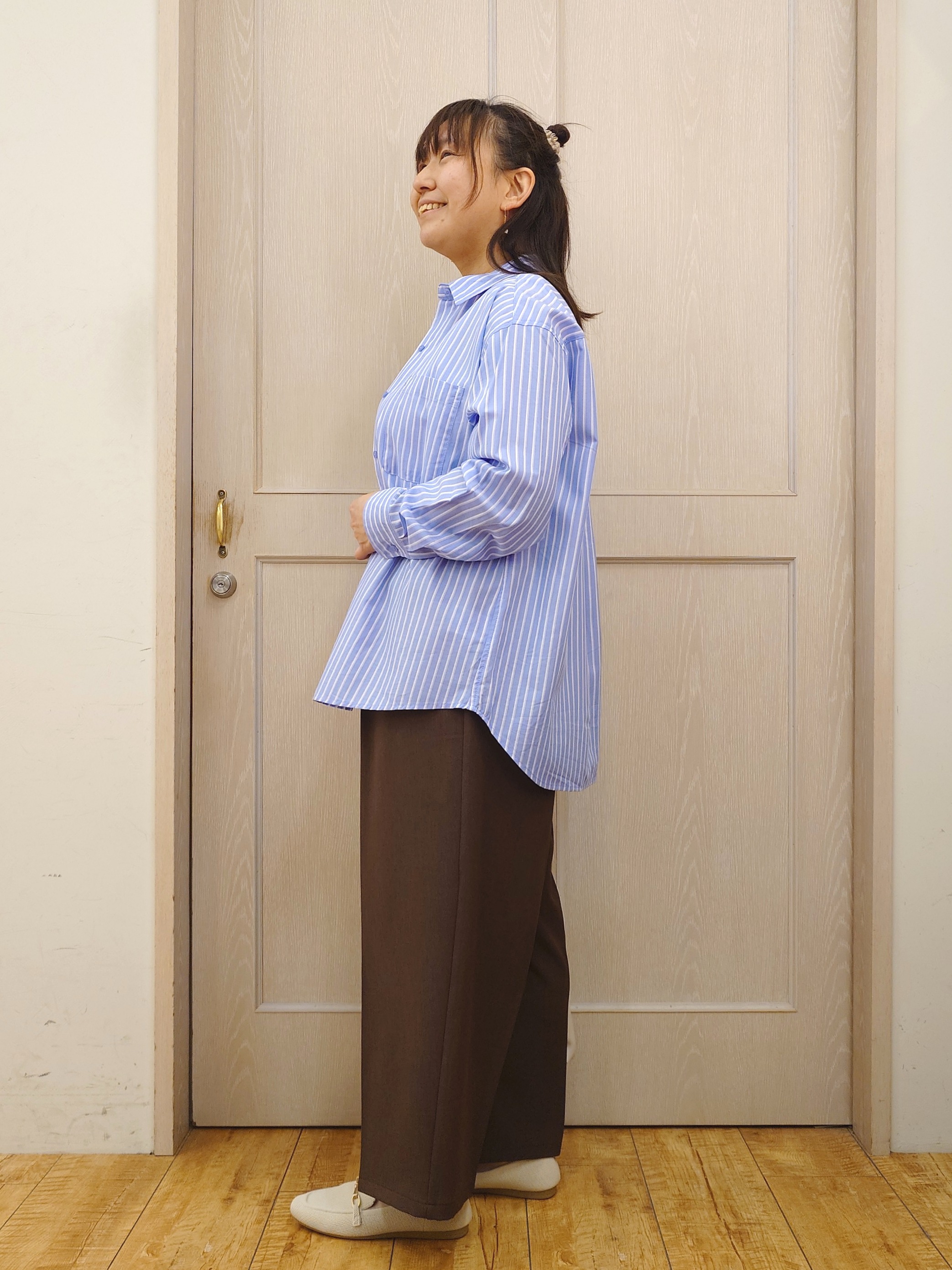 とろろさんの「SHOO･LA･RUE｜【選べる色・柄/S-LL】通年使える レギュラーカラーシャツ」を使ったコーディネート