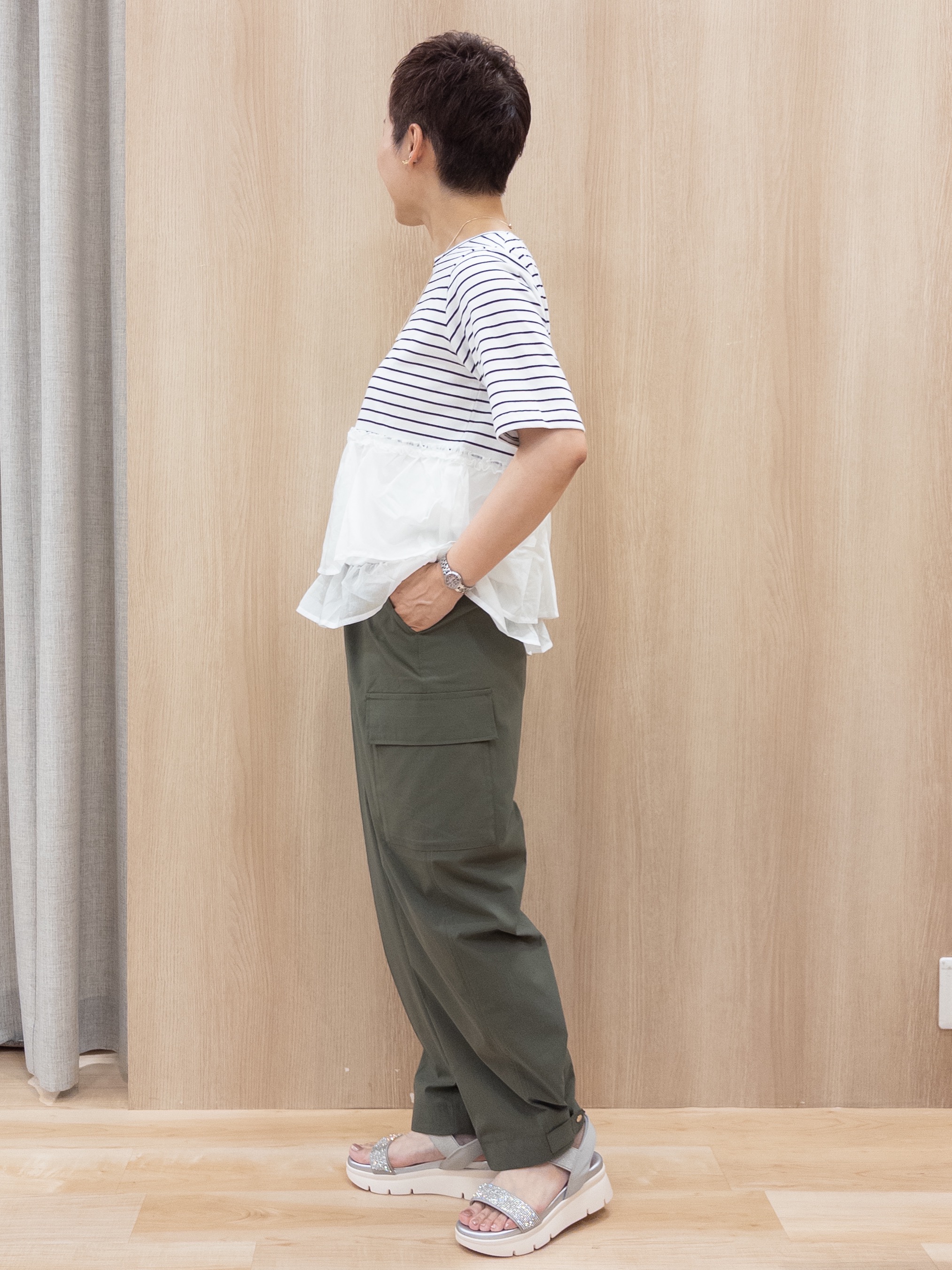 シュウコさんの「grove｜【体型カバー】INせず決まる、ウエストシアーフリルTシャツ」を使ったコーディネート