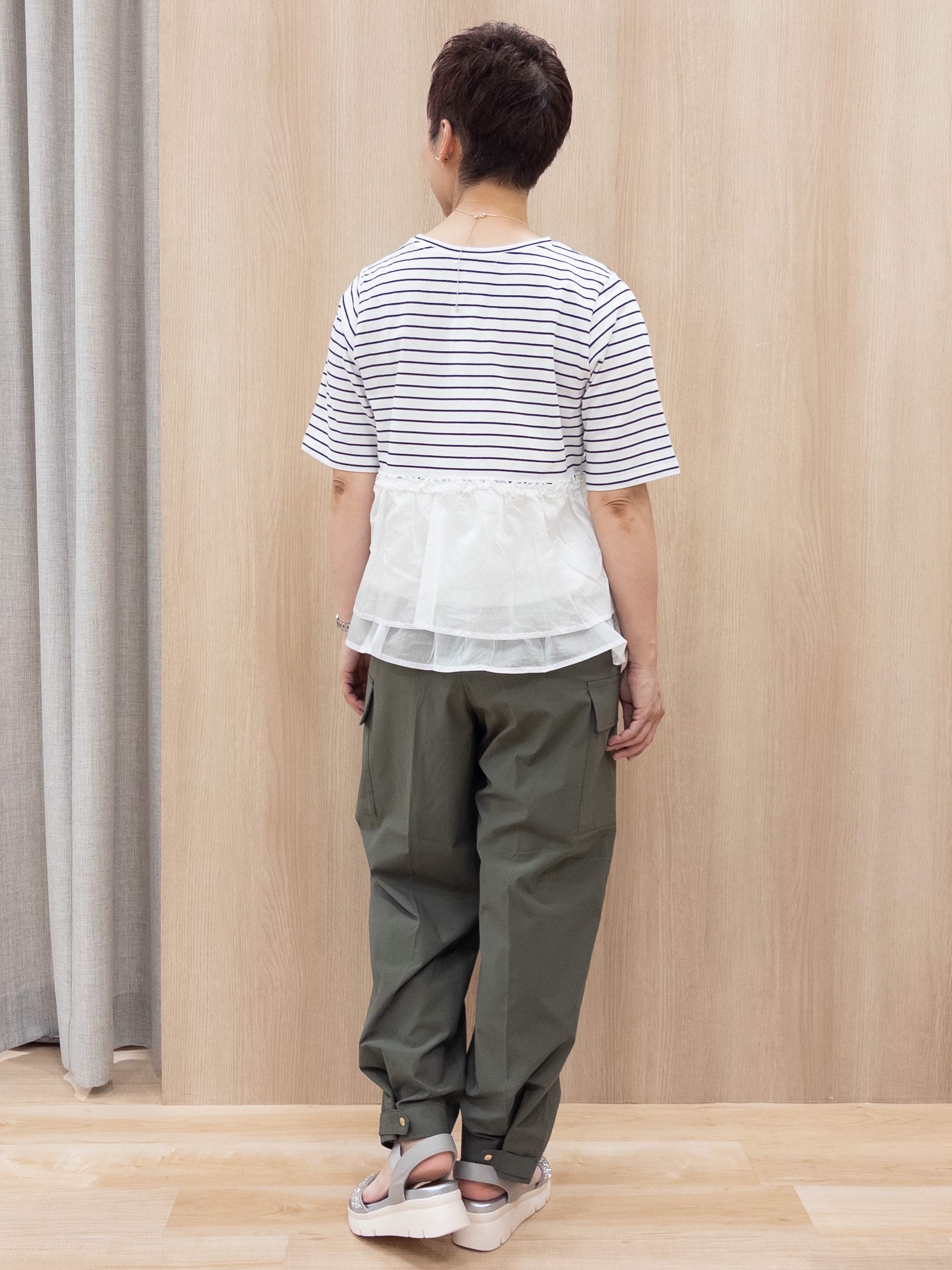シュウコさんの「grove｜【体型カバー】INせず決まる、ウエストシアーフリルTシャツ」を使ったコーディネート