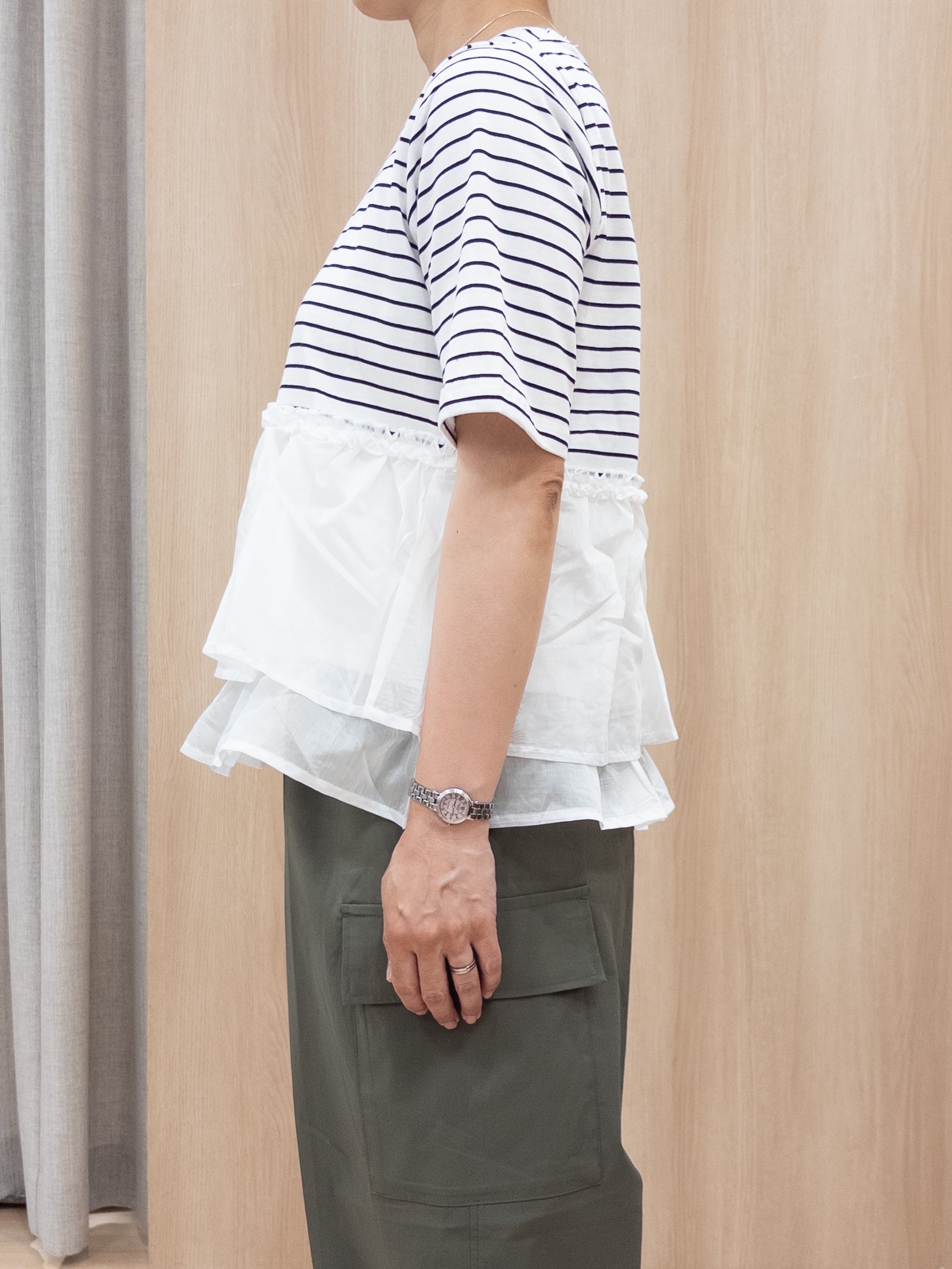 シュウコさんの「grove｜【体型カバー】INせず決まる、ウエストシアーフリルTシャツ」を使ったコーディネート