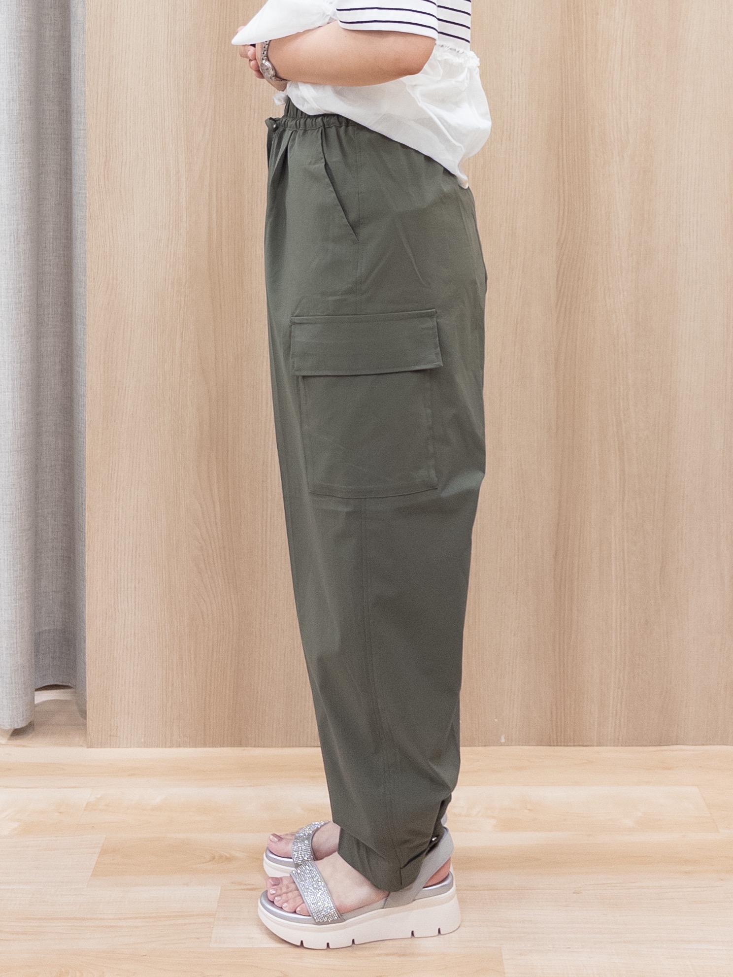 シュウコさんの「grove｜【体型カバー】INせず決まる、ウエストシアーフリルTシャツ」を使ったコーディネート