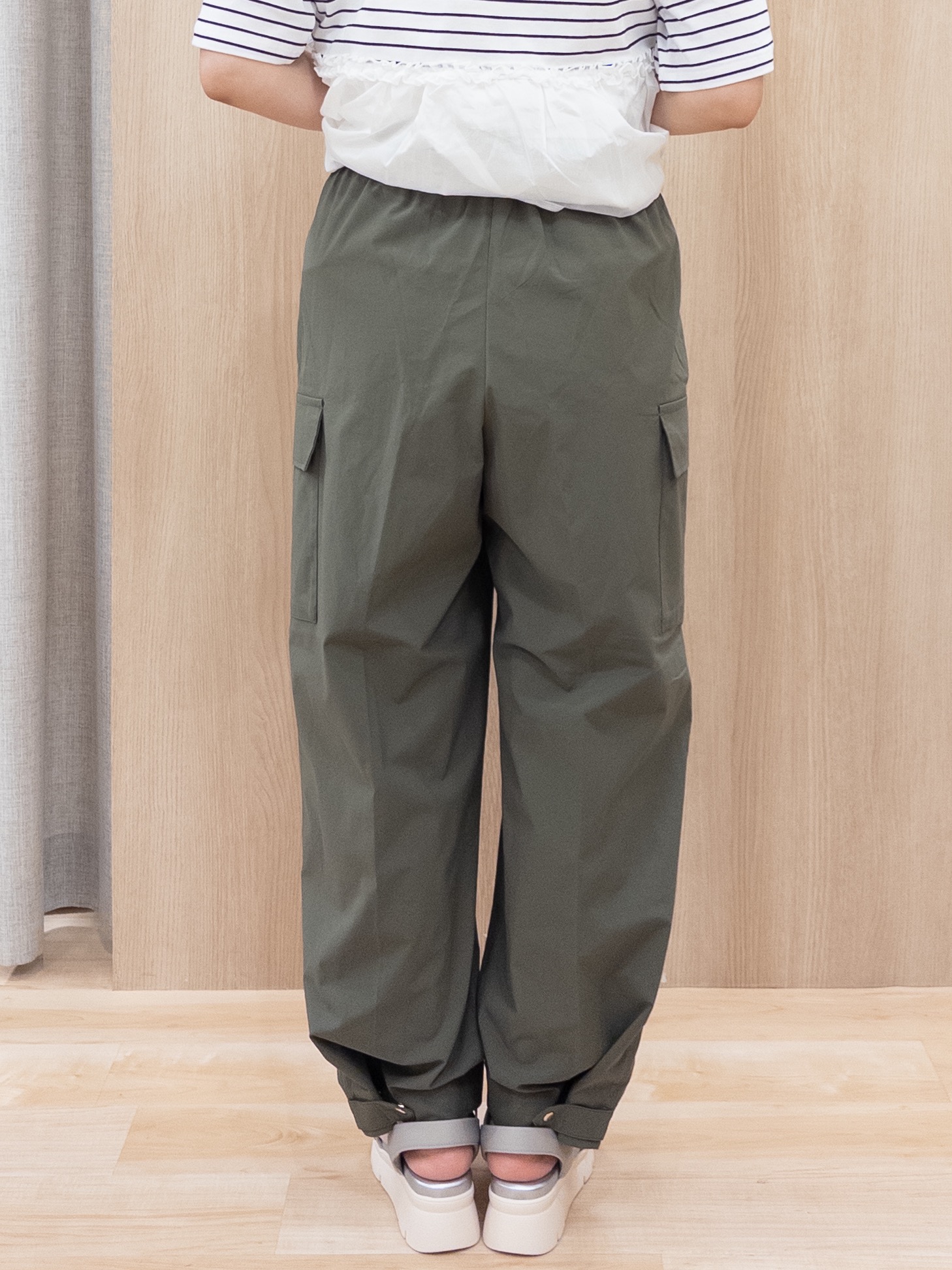 シュウコさんの「grove｜【体型カバー】INせず決まる、ウエストシアーフリルTシャツ」を使ったコーディネート