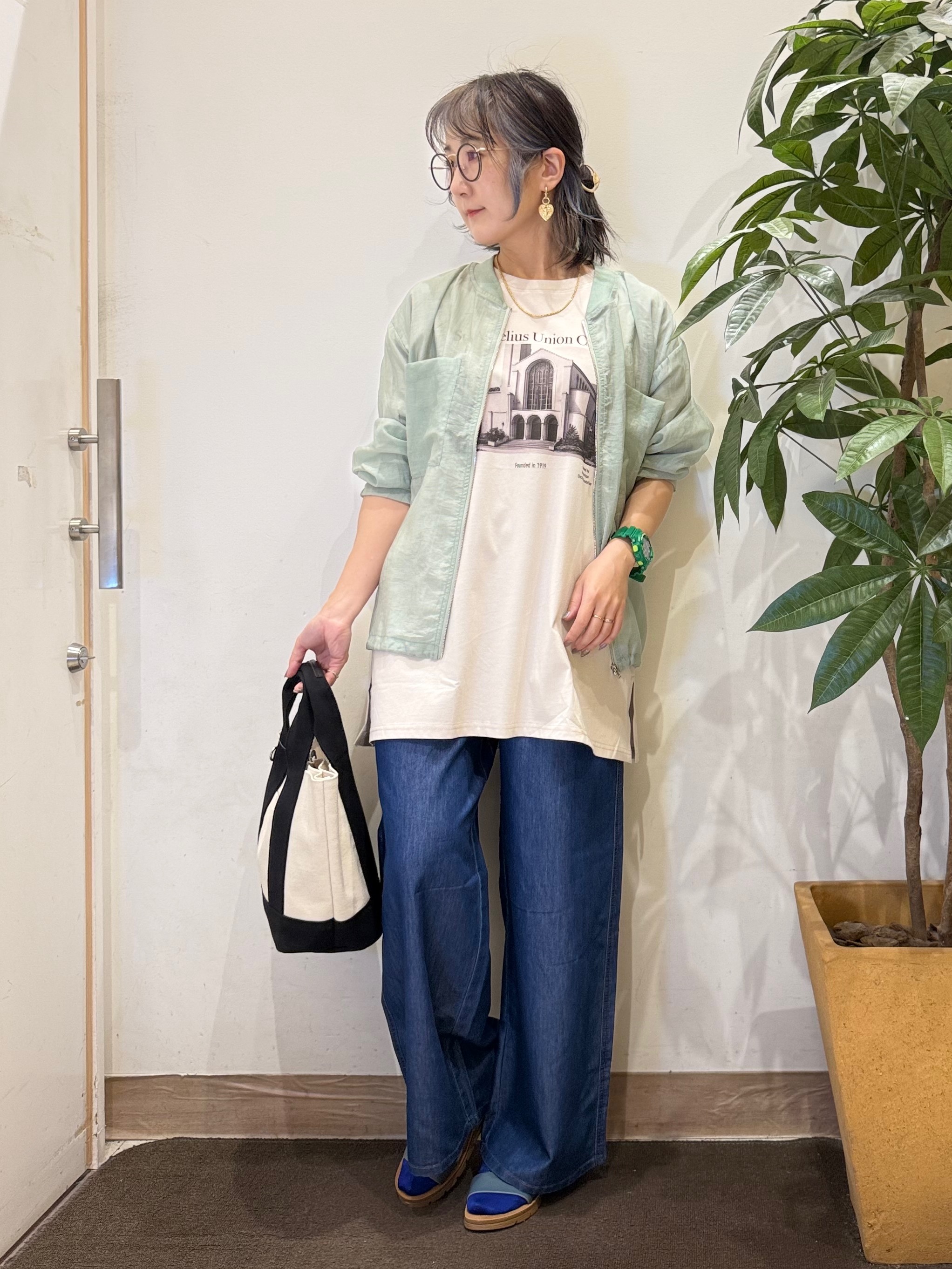 misakiさんの「SHOO･LA･RUE｜【S-LL/洗濯機可】1枚持っておくと安心 程よい透け感のシアーリブブルゾン」を使ったコーディネート