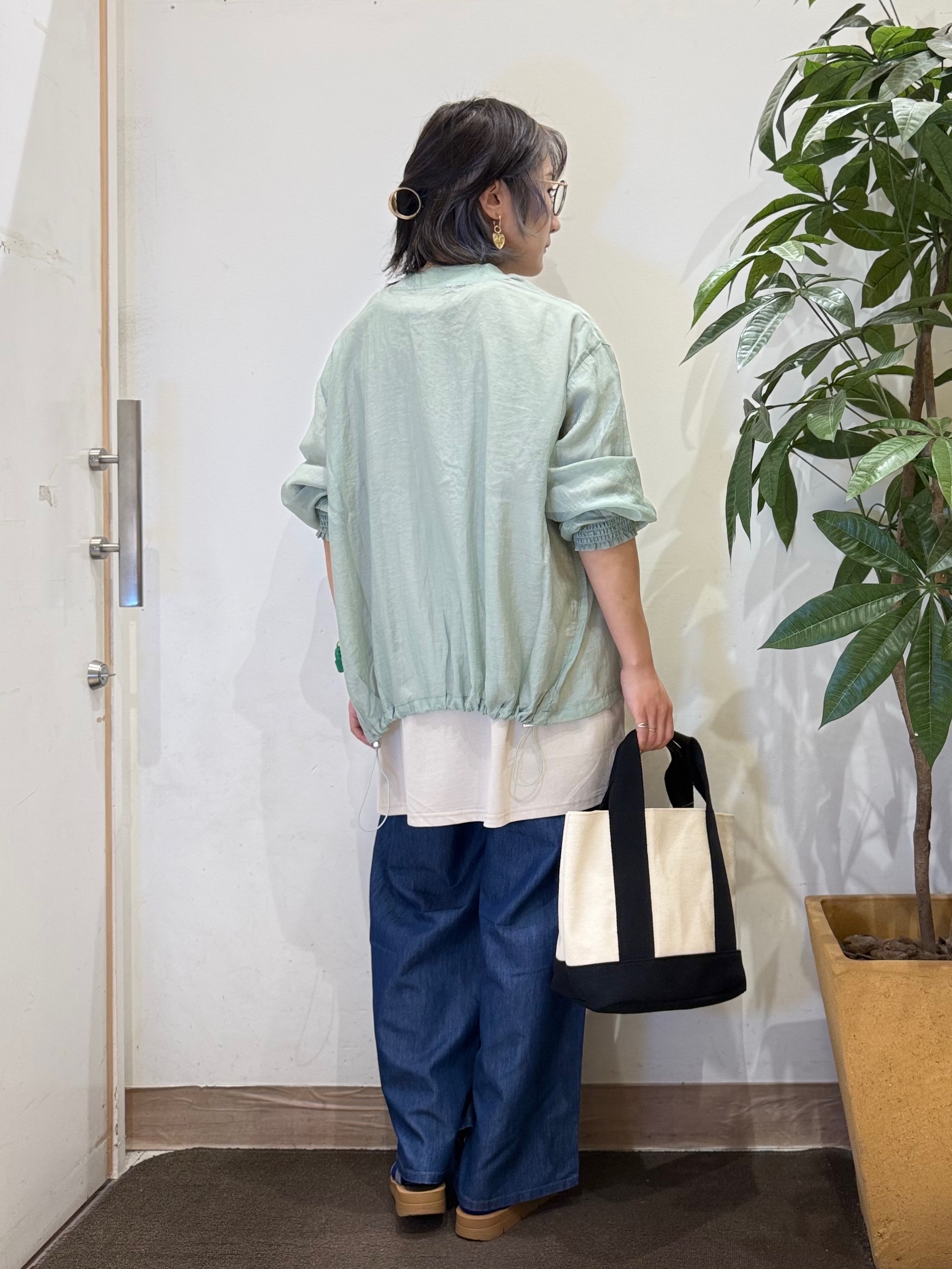 misakiさんの「SHOO･LA･RUE｜【S-LL/洗濯機可】1枚持っておくと安心 程よい透け感のシアーリブブルゾン」を使ったコーディネート