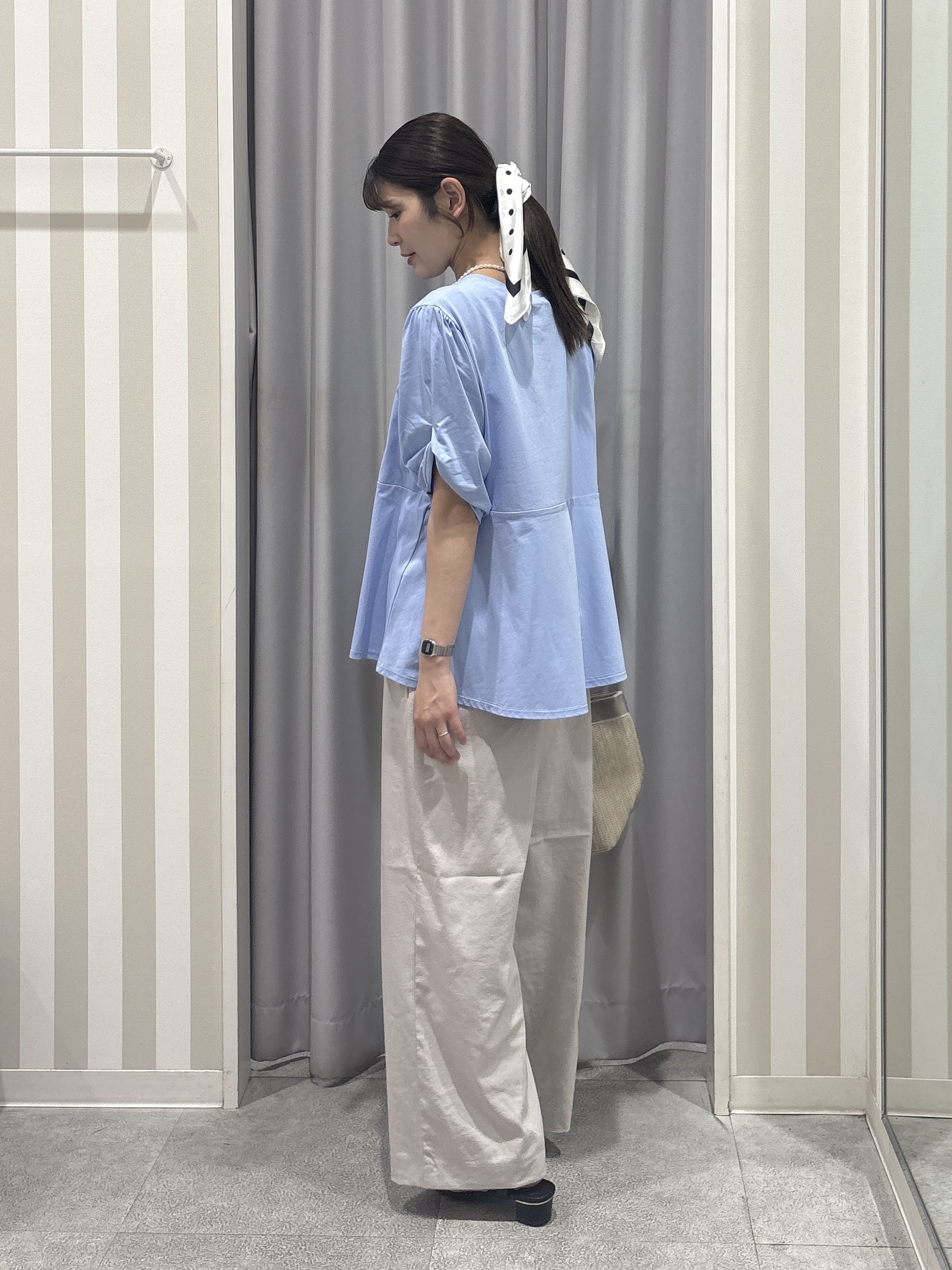 Rikaさんの「SHOO･LA･RUE｜【ひんやり/S-LL/洗濯機可】切り替えラインでスタイルアップ お袖ねじり ペプラムトップス」を使ったコーディネート