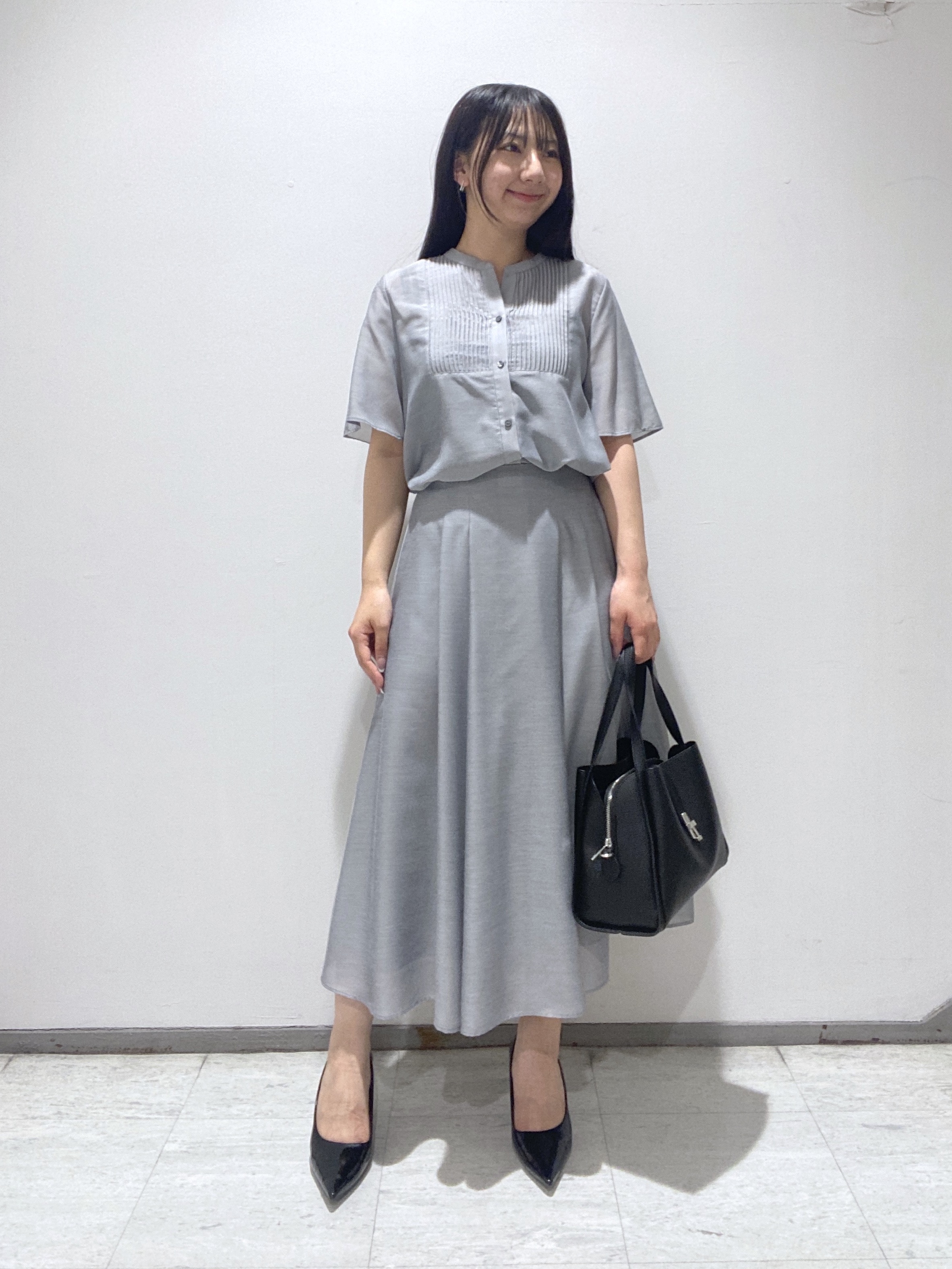 meiさんの「INDIVI｜【合皮／ミドルサイズ】春カラーフォルムバッグ」を使ったコーディネート