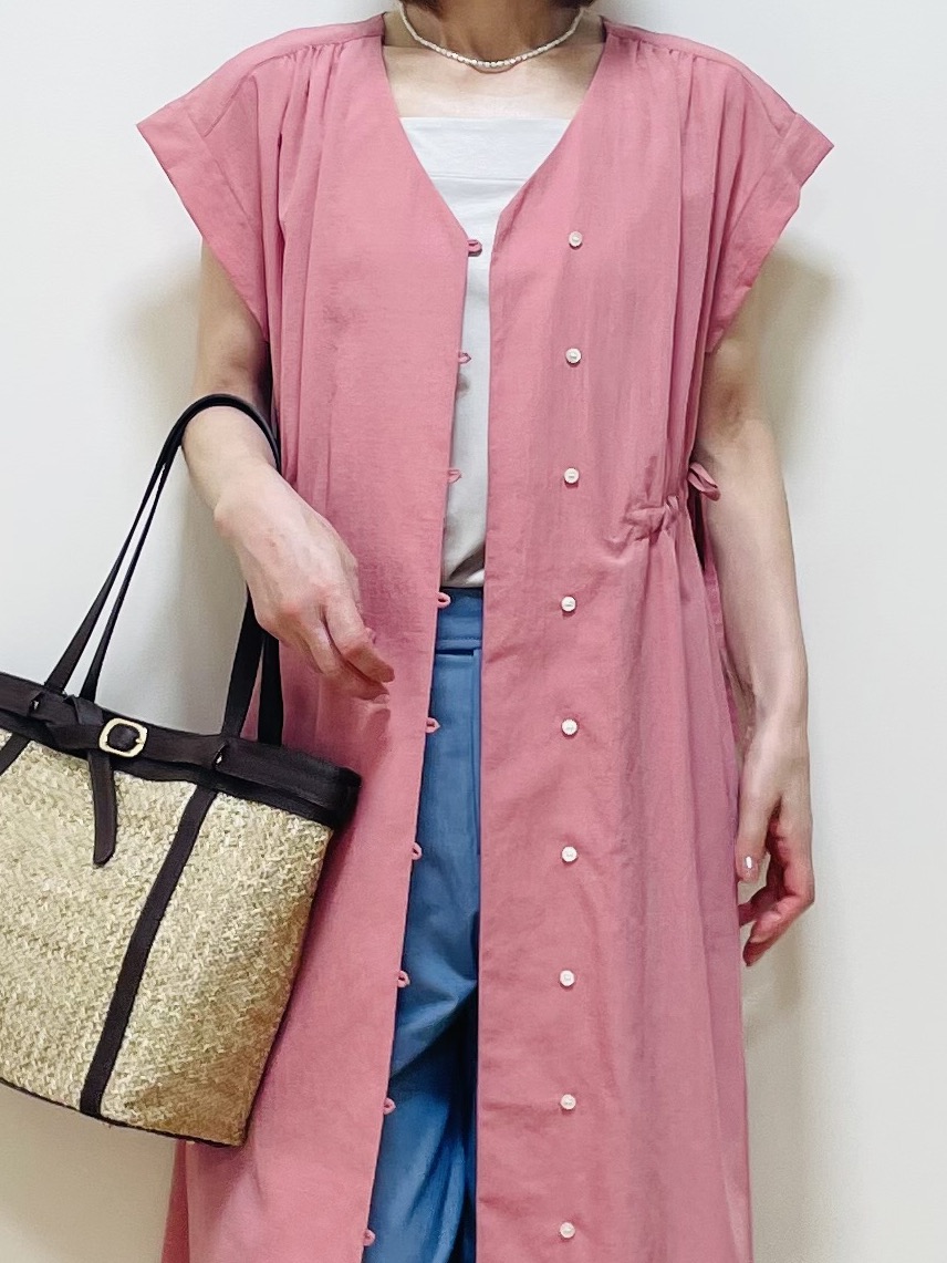 Riiさんの「Reflect｜【通気性あり／涼しい／マシンウォッシャブル】フロントボタンワンピース」を使ったコーディネート