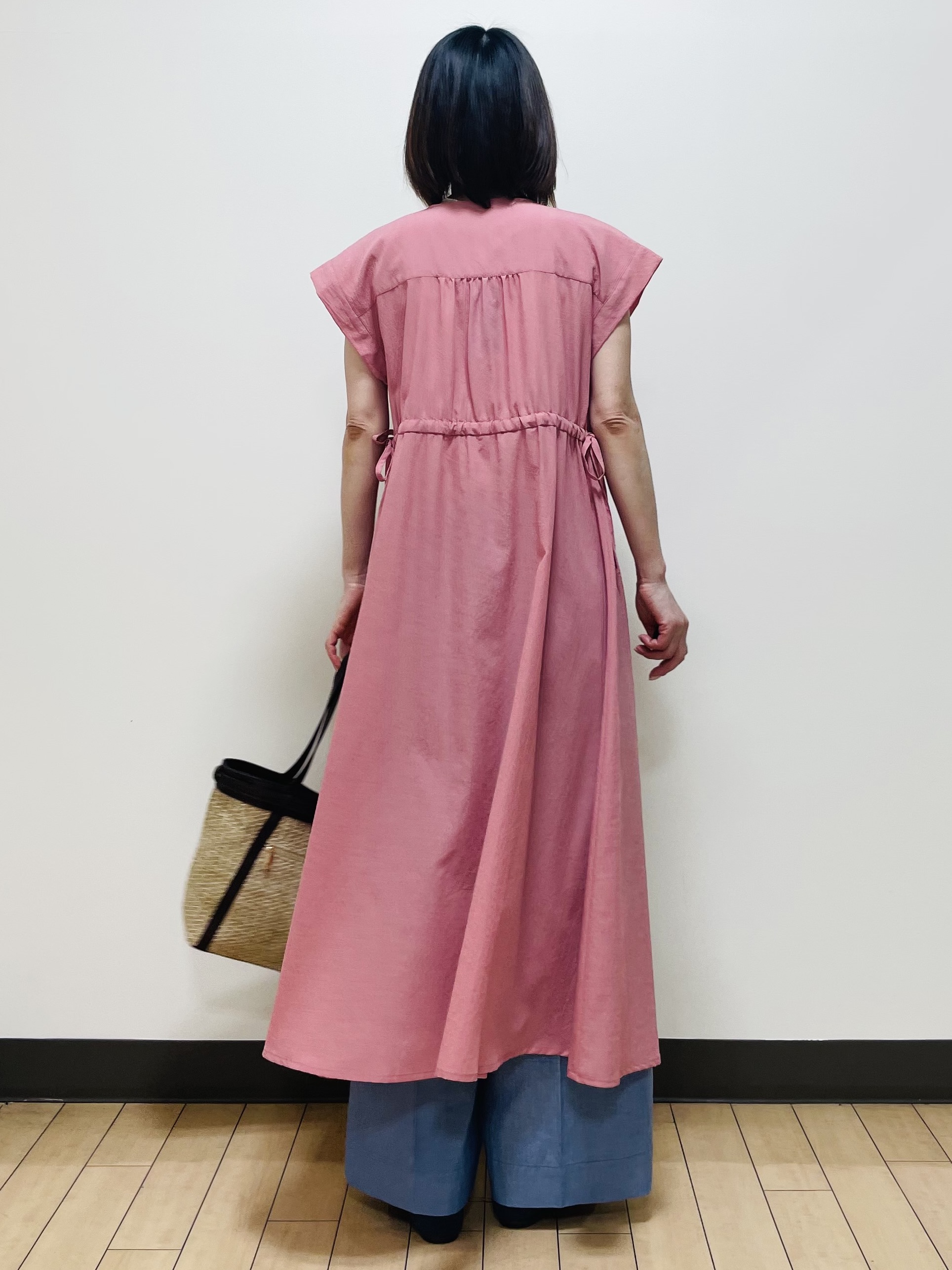 Riiさんの「Reflect｜【通気性あり／涼しい／マシンウォッシャブル】フロントボタンワンピース」を使ったコーディネート