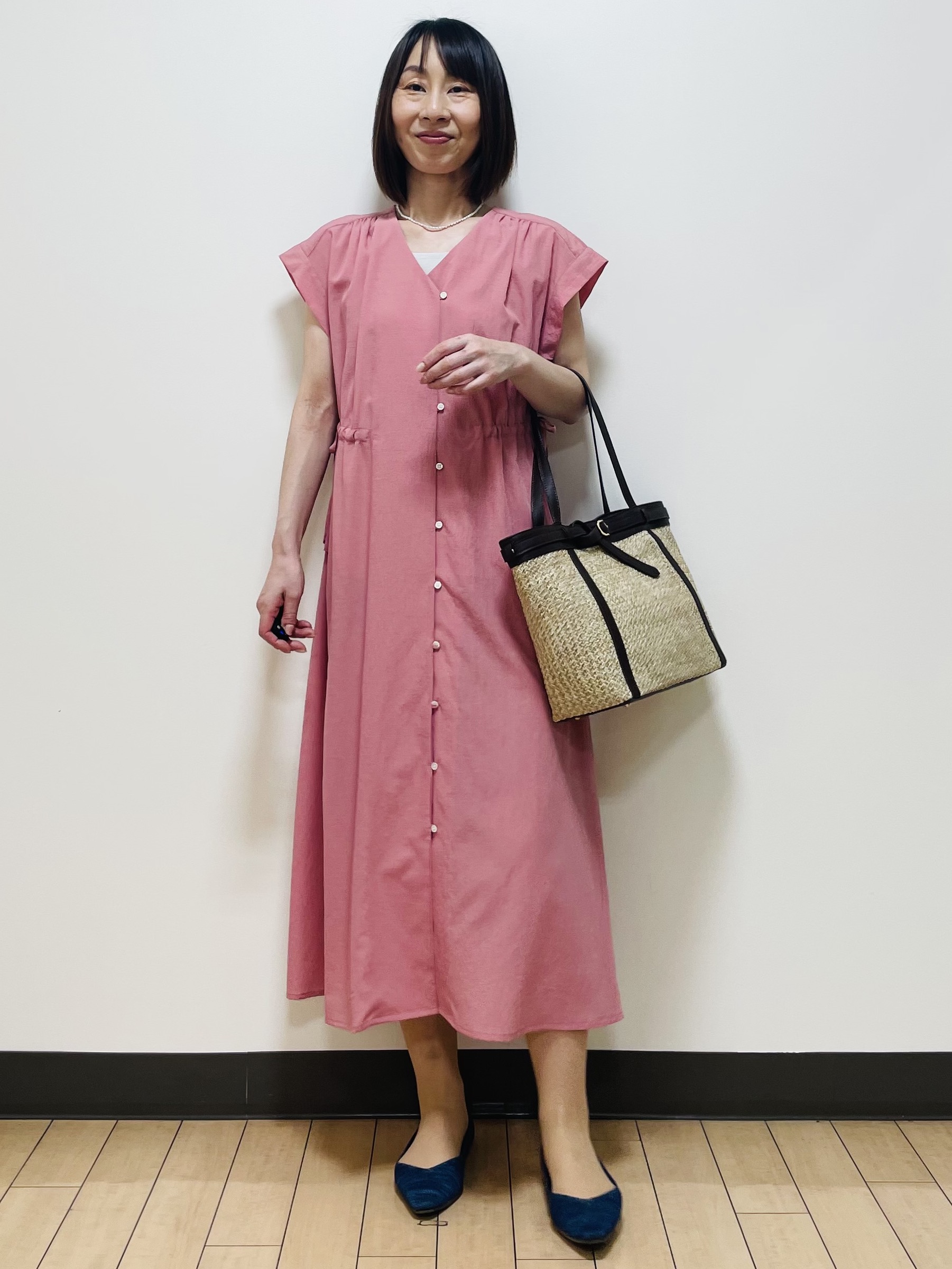 Riiさんの「Reflect｜【通気性あり／涼しい／マシンウォッシャブル】フロントボタンワンピース」を使ったコーディネート