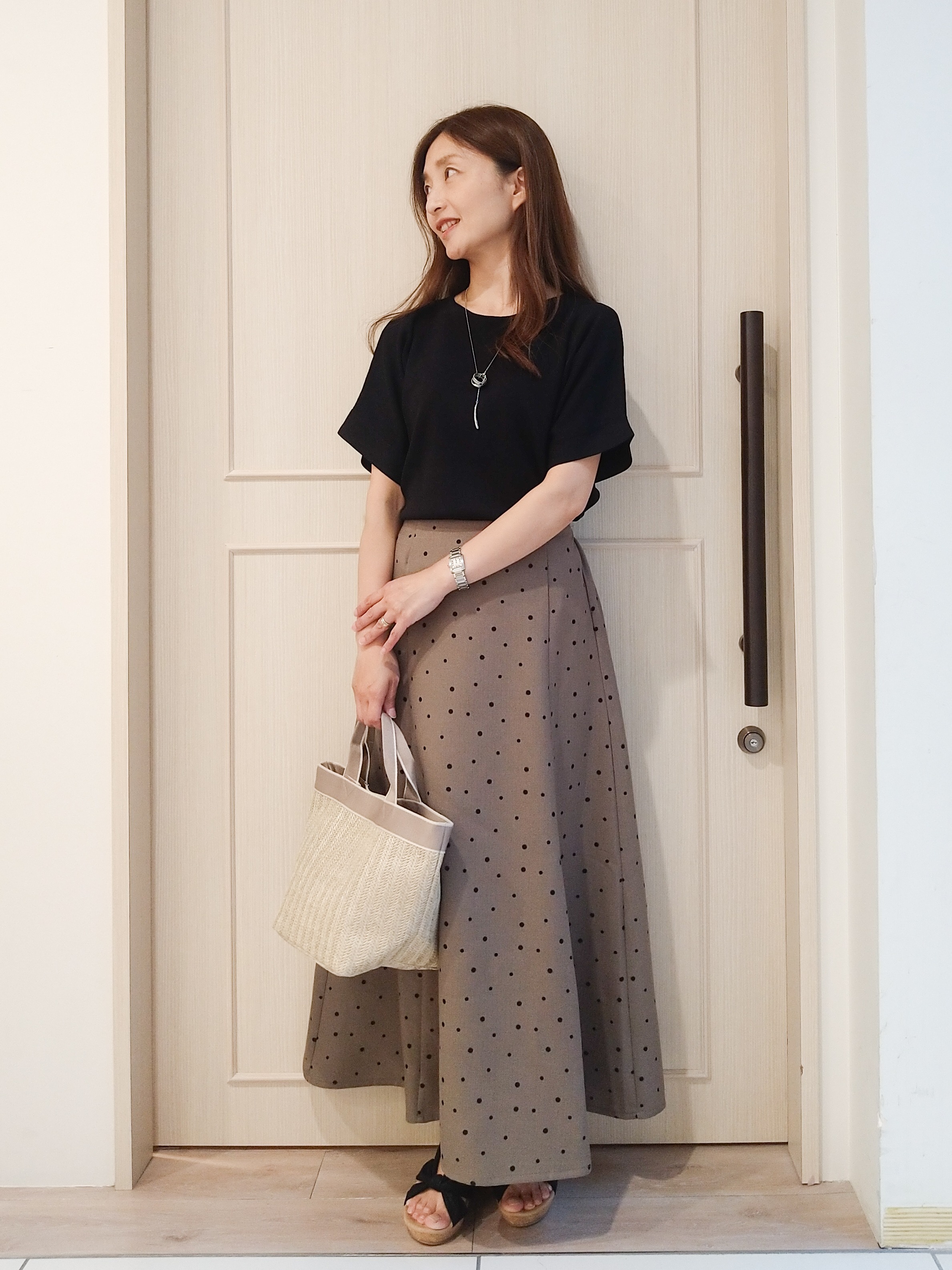 mi-saさんの「SHOO･LA･RUE｜【毎日洗える/ひんやり/UV/S-LL】二の腕隠れる さらっとドルマン半袖ニット」を使ったコーディネート