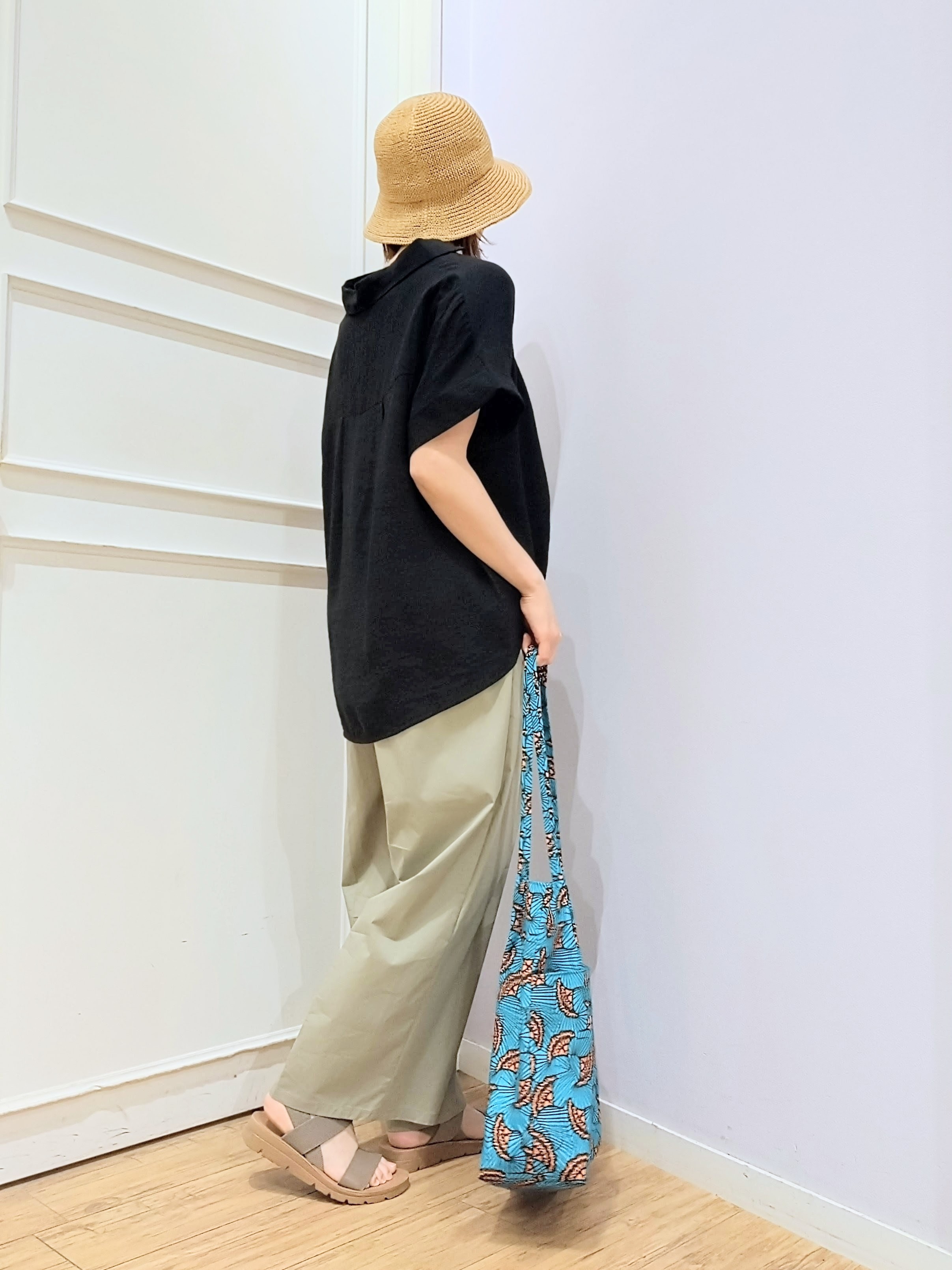 miomioさんの「SHOO･LA･RUE｜【ひんやり/S-LL/洗濯機可】インせず着られる 裾タック スキッパーシャツ」を使ったコーディネート