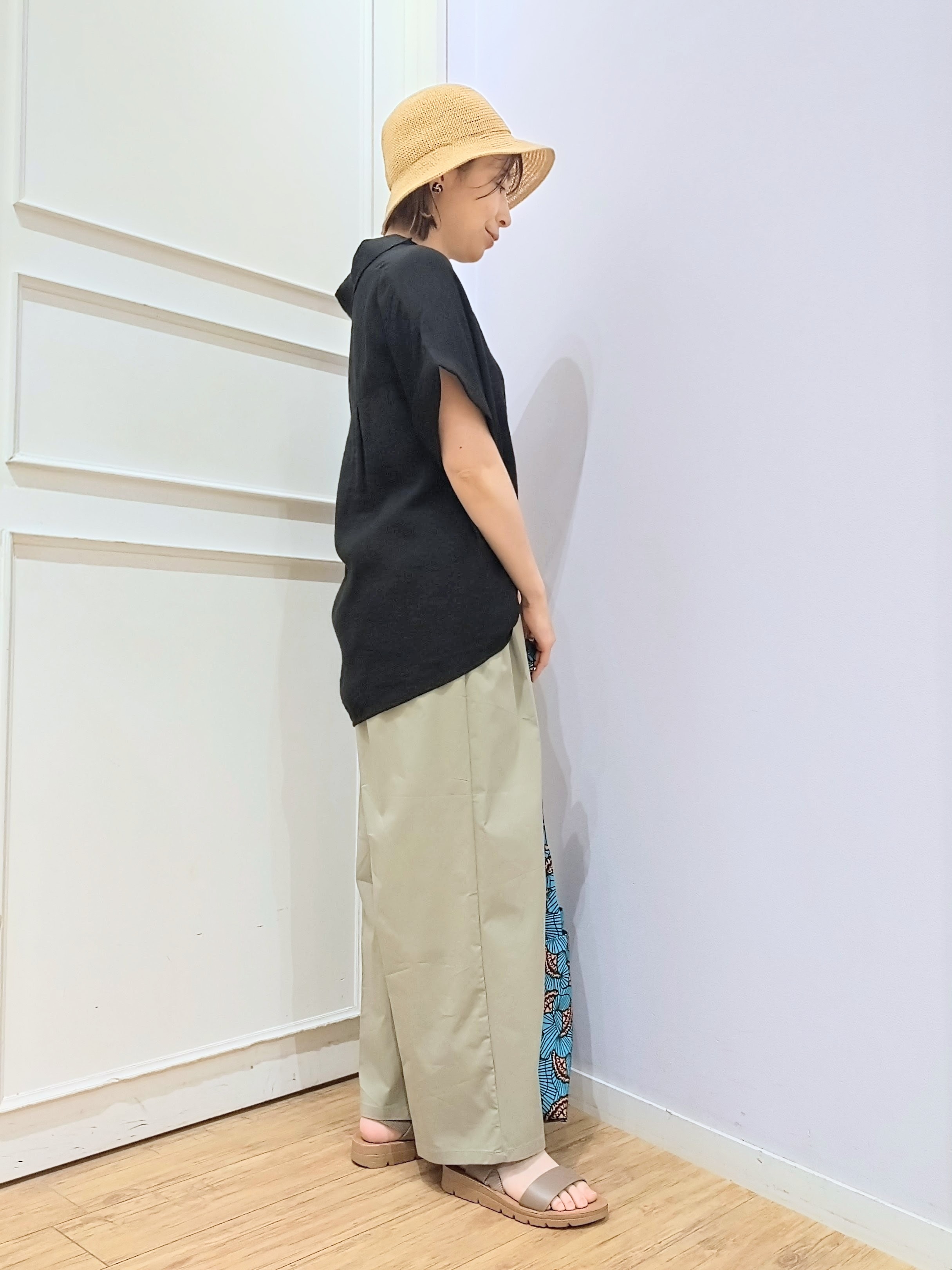 miomioさんの「SHOO･LA･RUE｜【ひんやり/S-LL/洗濯機可】インせず着られる 裾タック スキッパーシャツ」を使ったコーディネート