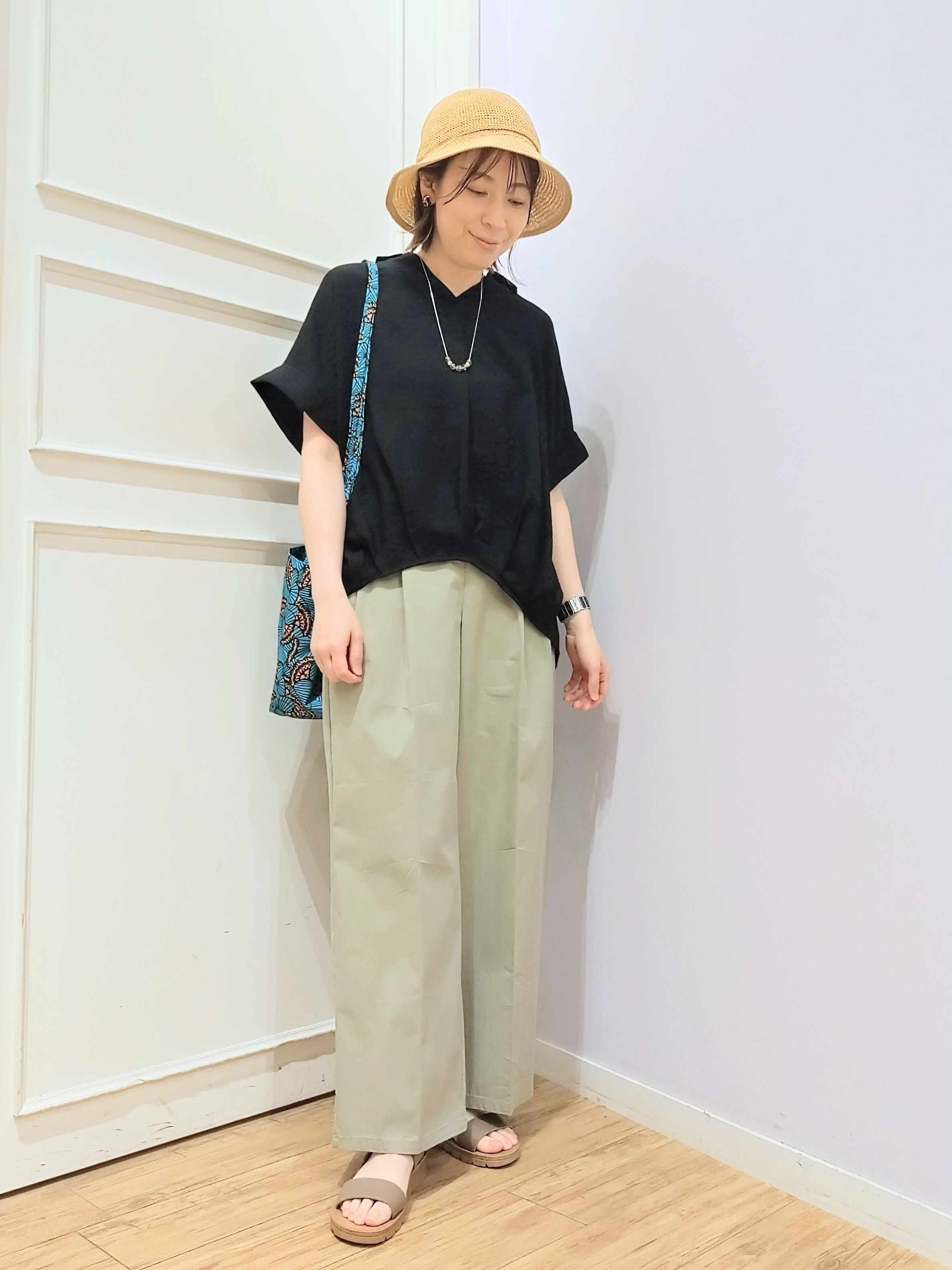 miomioさんの「SHOO･LA･RUE｜【ひんやり/S-LL/洗濯機可】インせず着られる 裾タック スキッパーシャツ」を使ったコーディネート
