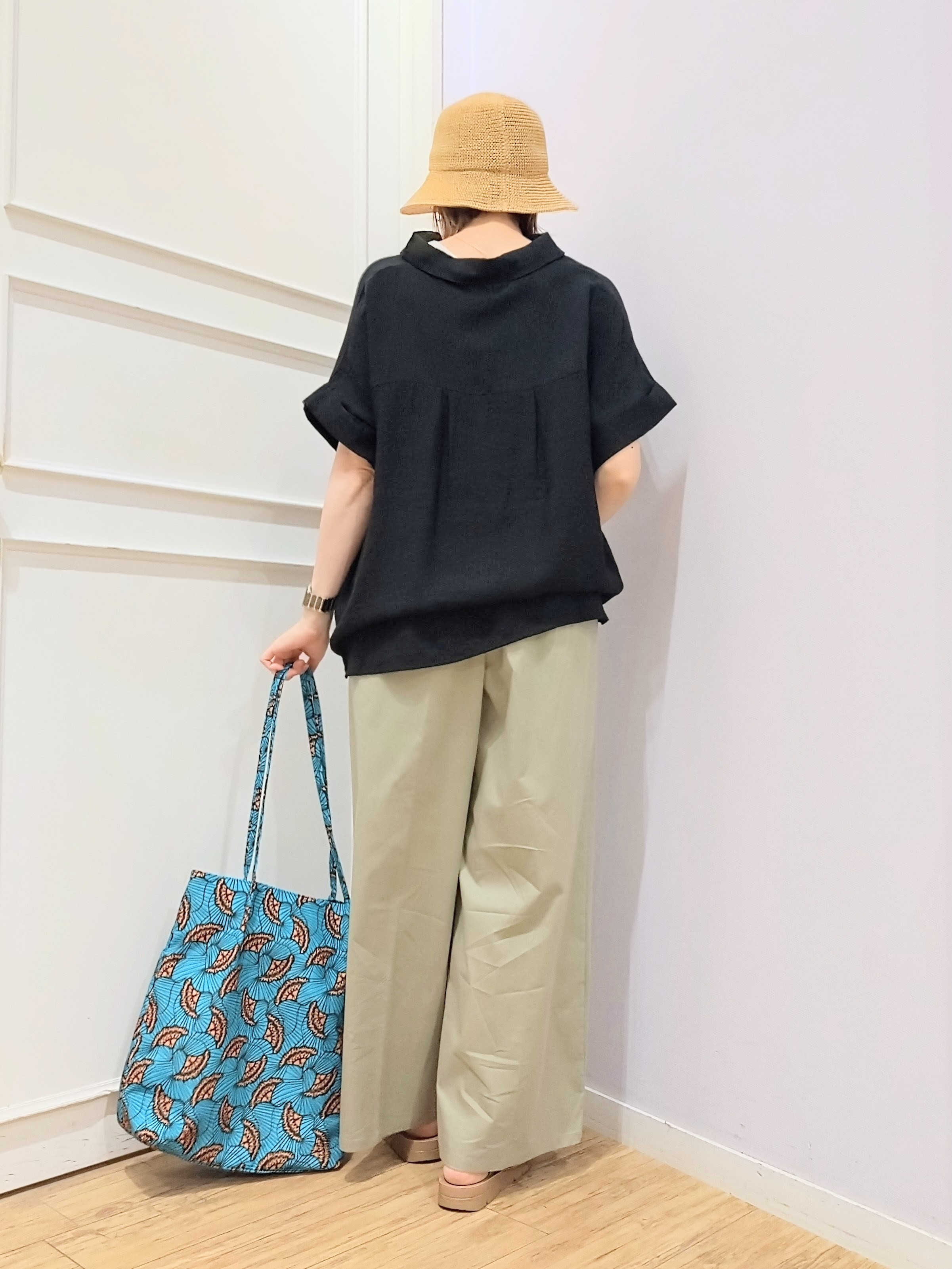 miomioさんの「SHOO･LA･RUE｜【ひんやり/S-LL/洗濯機可】インせず着られる 裾タック スキッパーシャツ」を使ったコーディネート