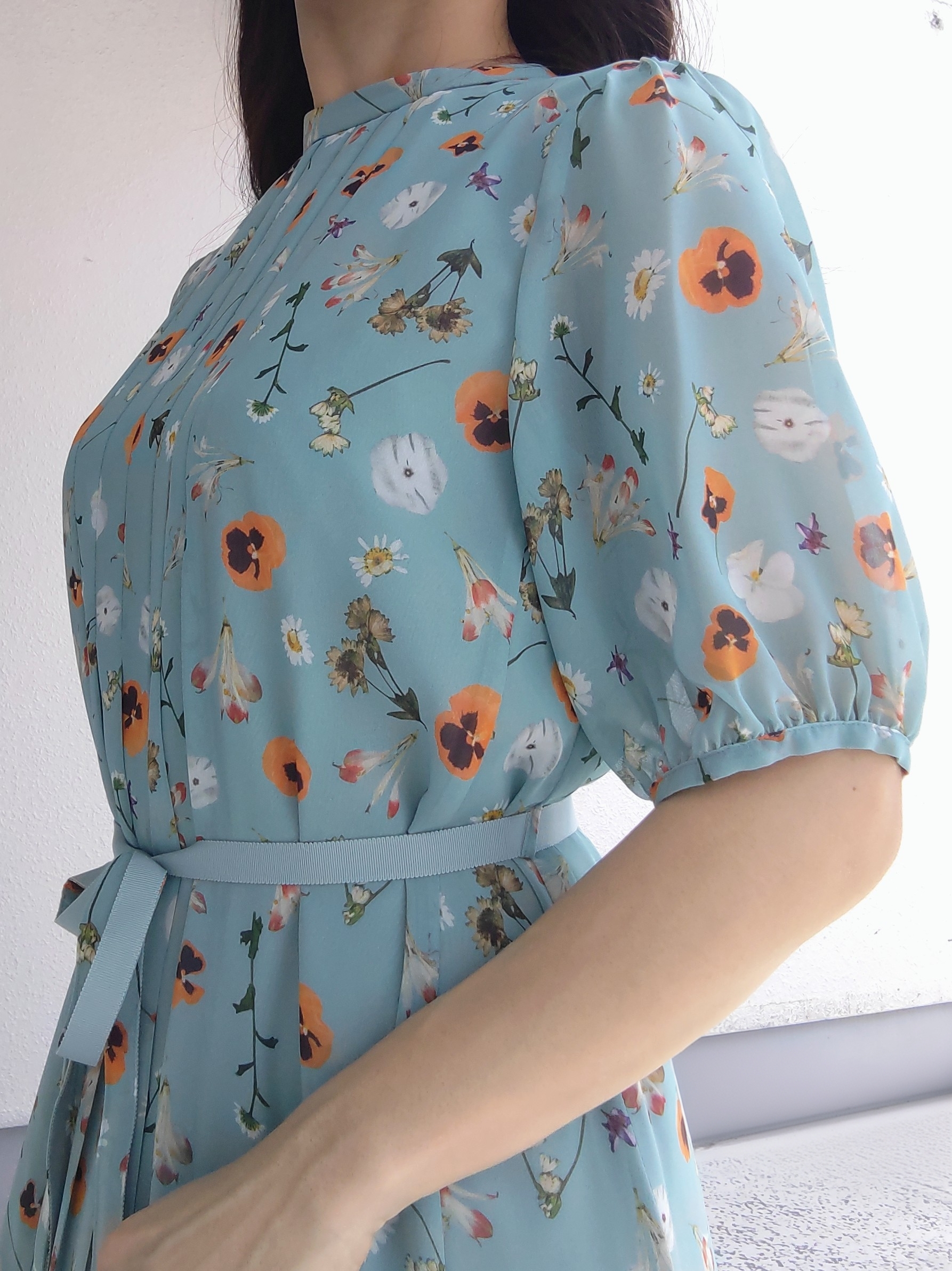 keinaさんの「SunaUna｜【co creation and yours／SS～L】多色花柄プリーツワンピース」を使ったコーディネート
