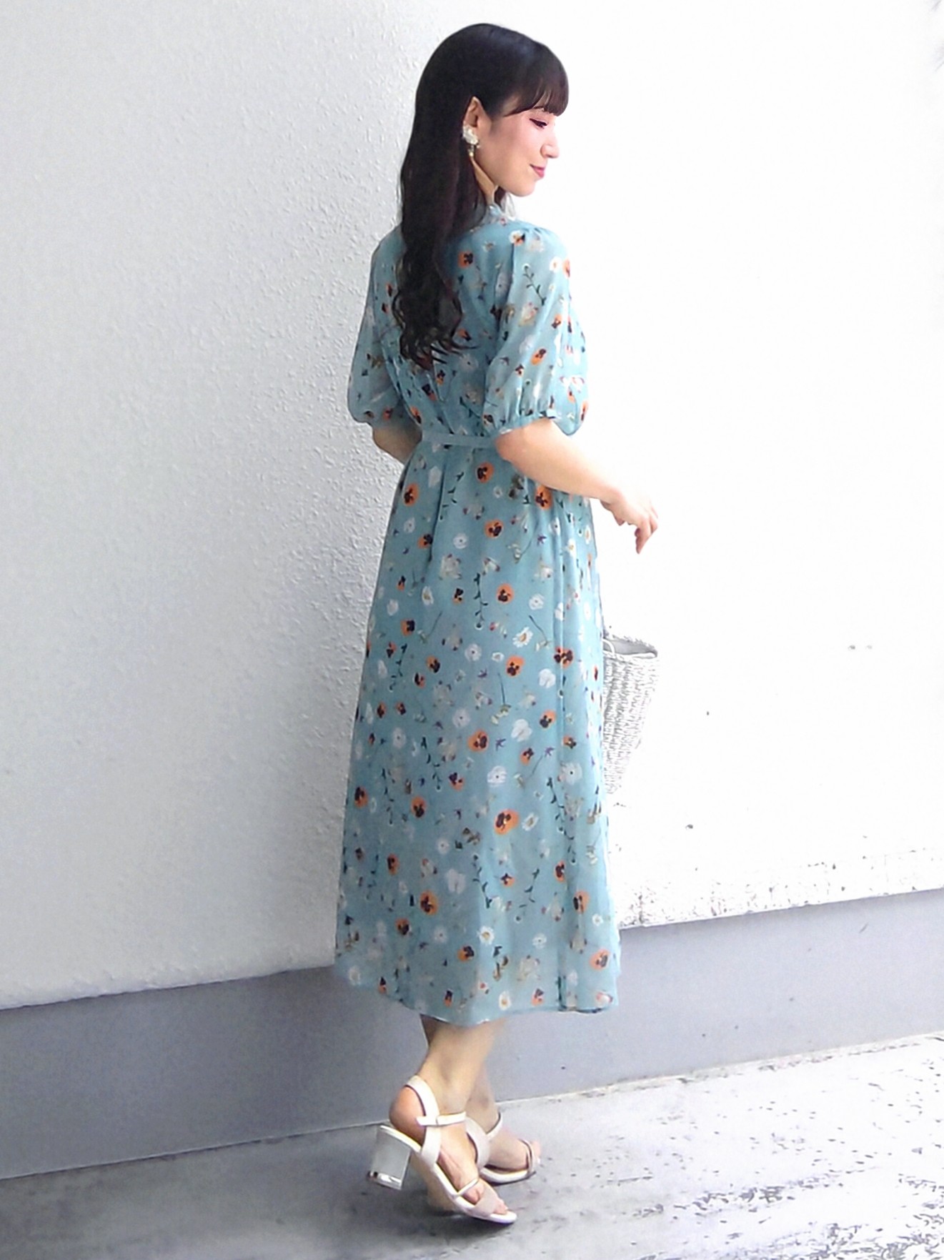 keinaさんの「SunaUna｜【co creation and yours／SS～L】多色花柄プリーツワンピース」を使ったコーディネート