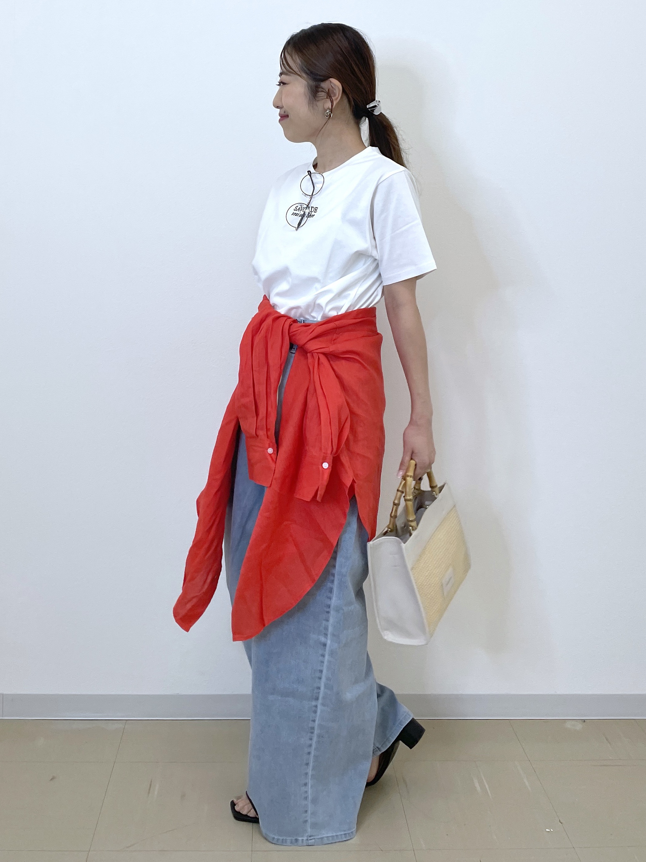 Akiさんの「OPAQUE.CLIP｜ロゴプリント刺繍アソートTシャツ【洗濯機OK】」を使ったコーディネート