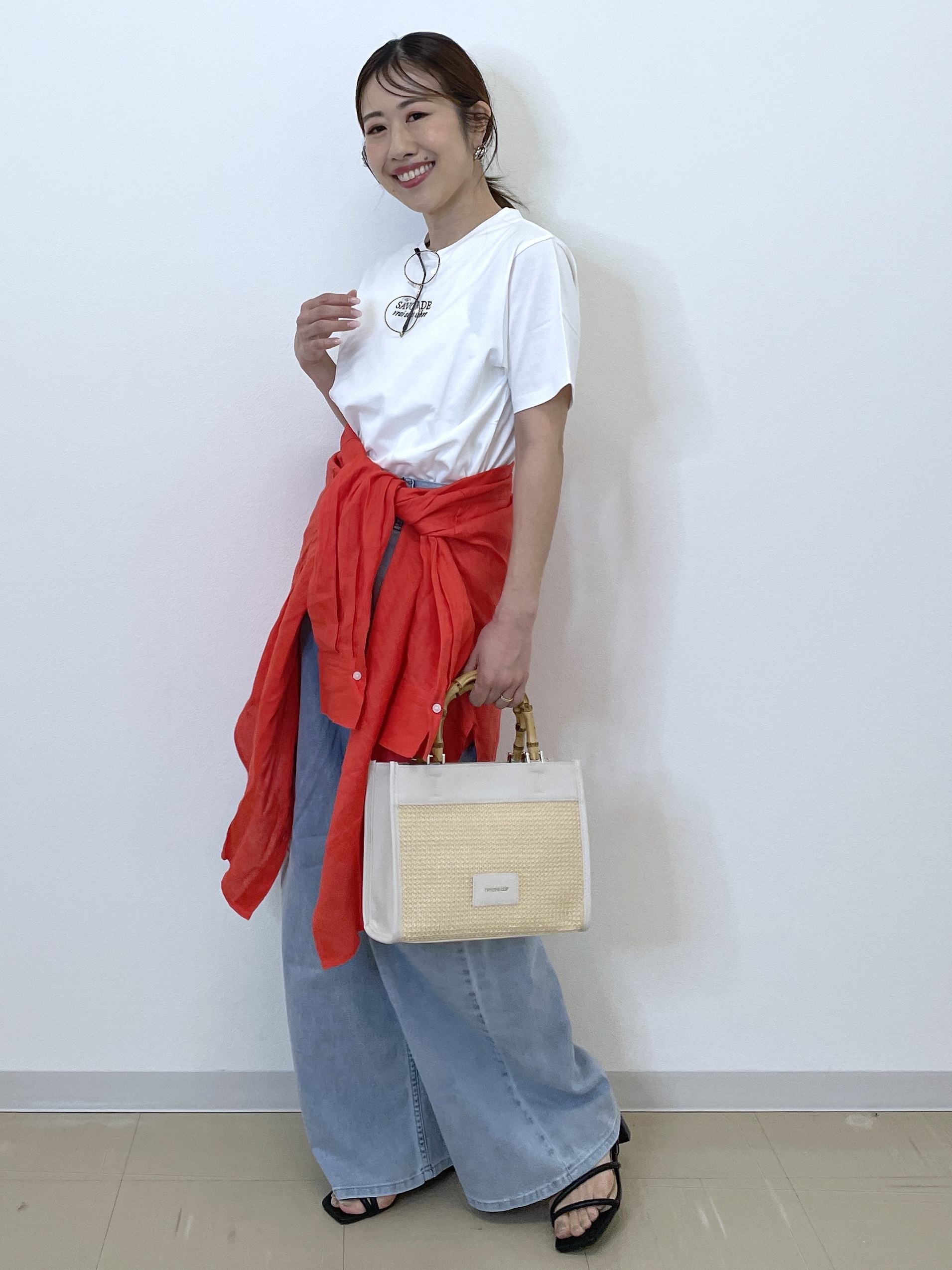 Akiさんの「OPAQUE.CLIP｜ロゴプリント刺繍アソートTシャツ【洗濯機OK】」を使ったコーディネート
