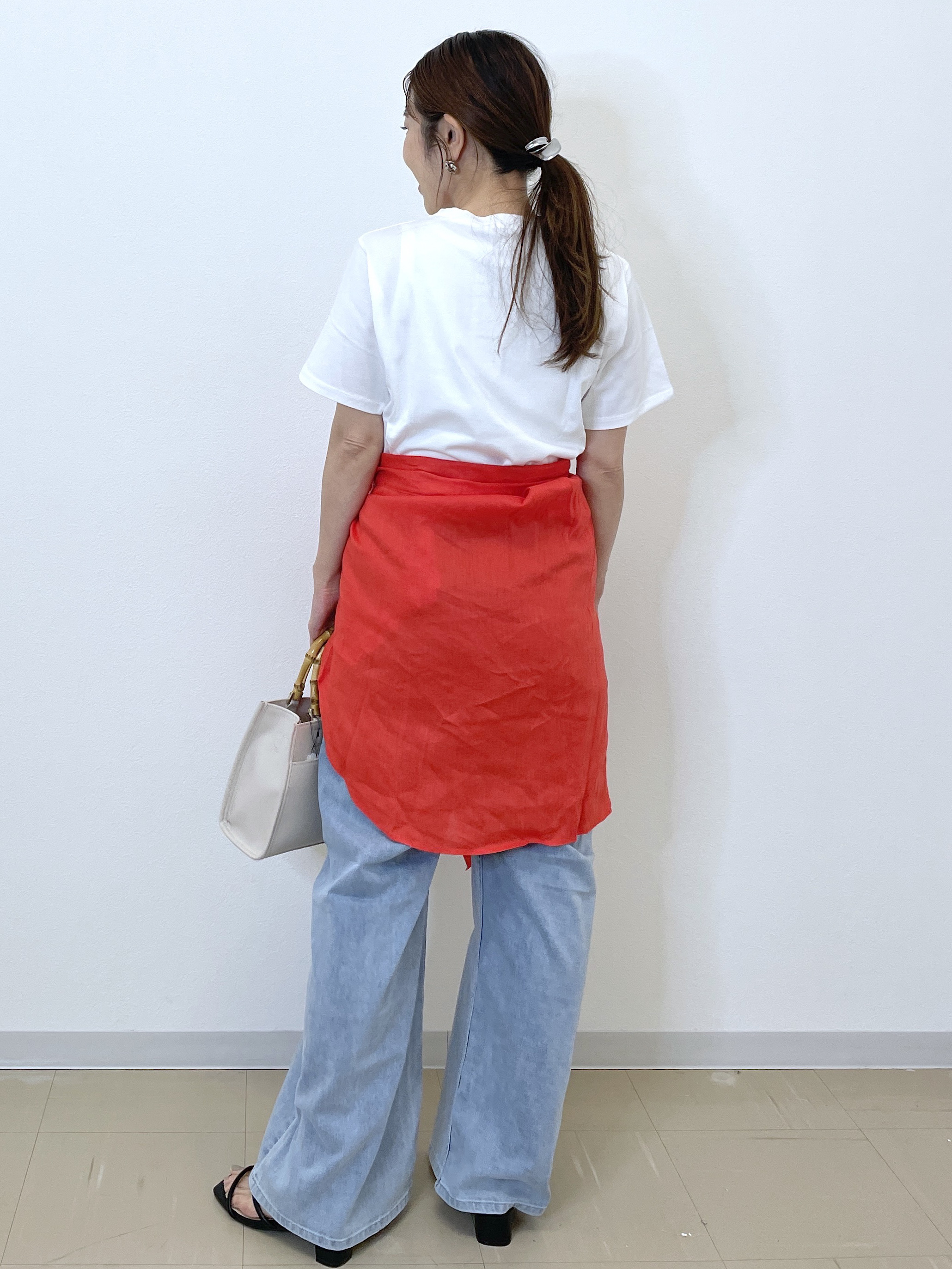 Akiさんの「OPAQUE.CLIP｜ロゴプリント刺繍アソートTシャツ【洗濯機OK】」を使ったコーディネート