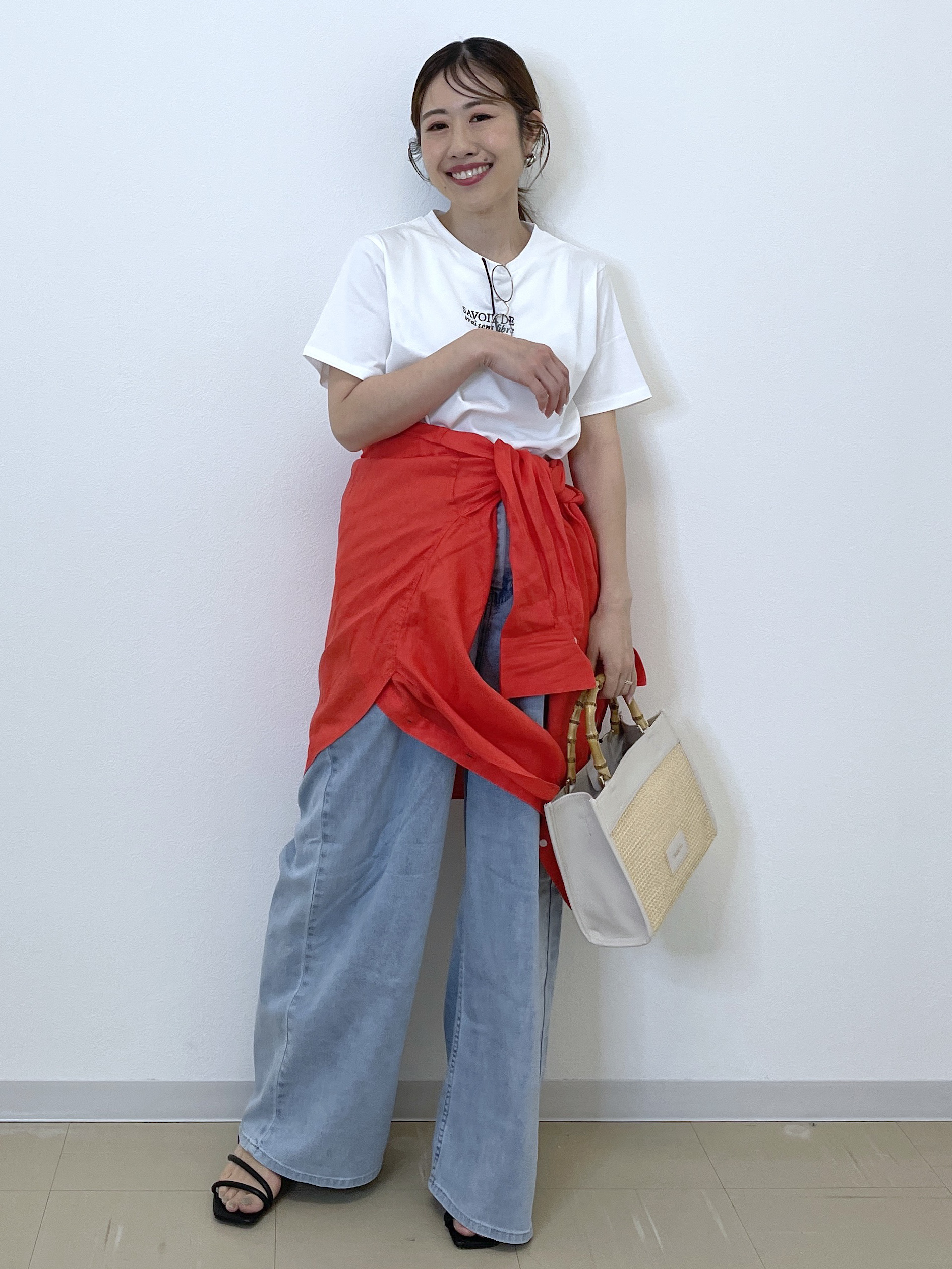 Akiさんの「OPAQUE.CLIP｜ロゴプリント刺繍アソートTシャツ【洗濯機OK】」を使ったコーディネート