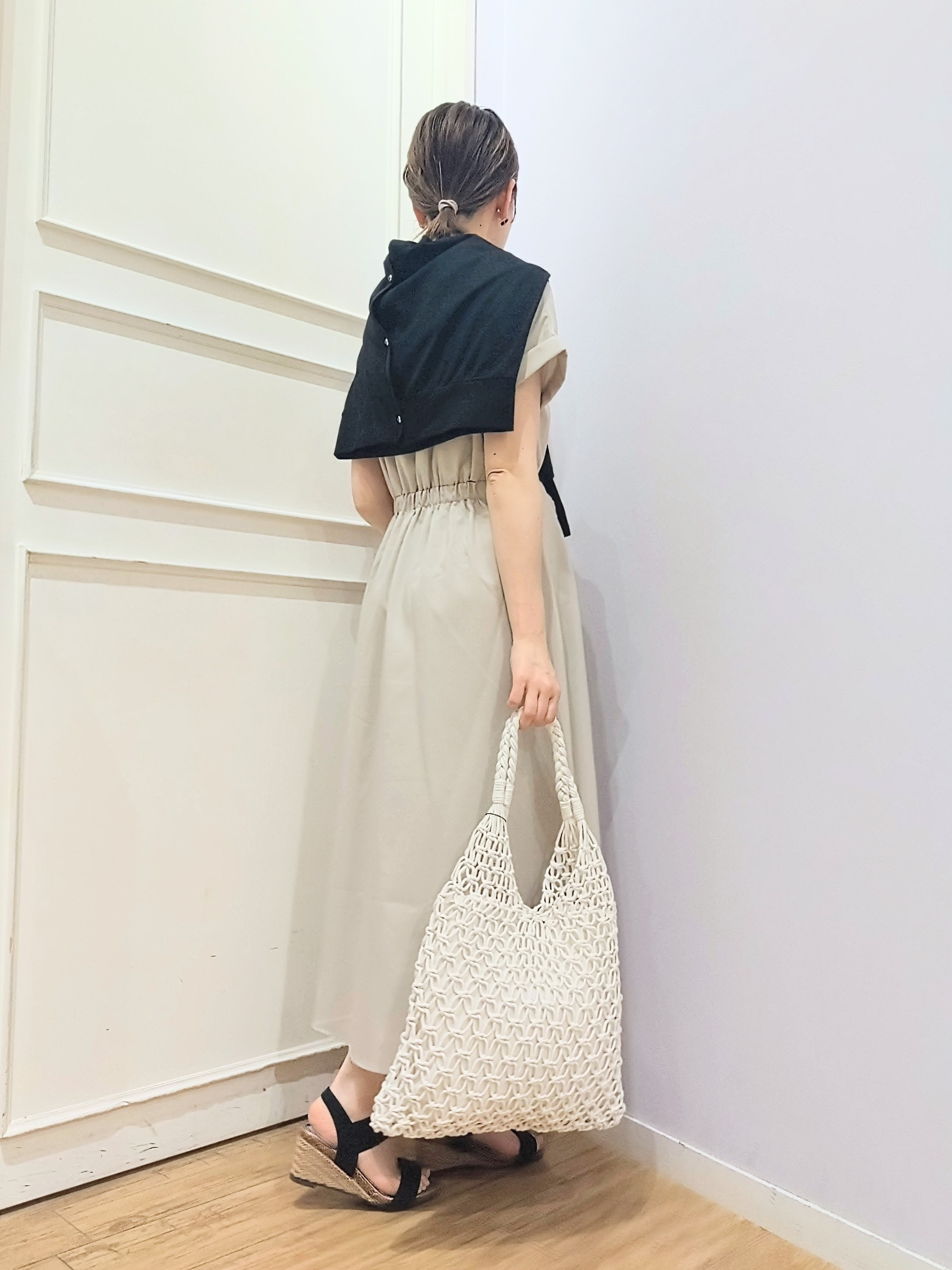miomioさんの「SHOO･LA･RUE｜【洗濯機可／洗濯後しわになりにくい】ウエストタックフレンチワンピース」を使ったコーディネート