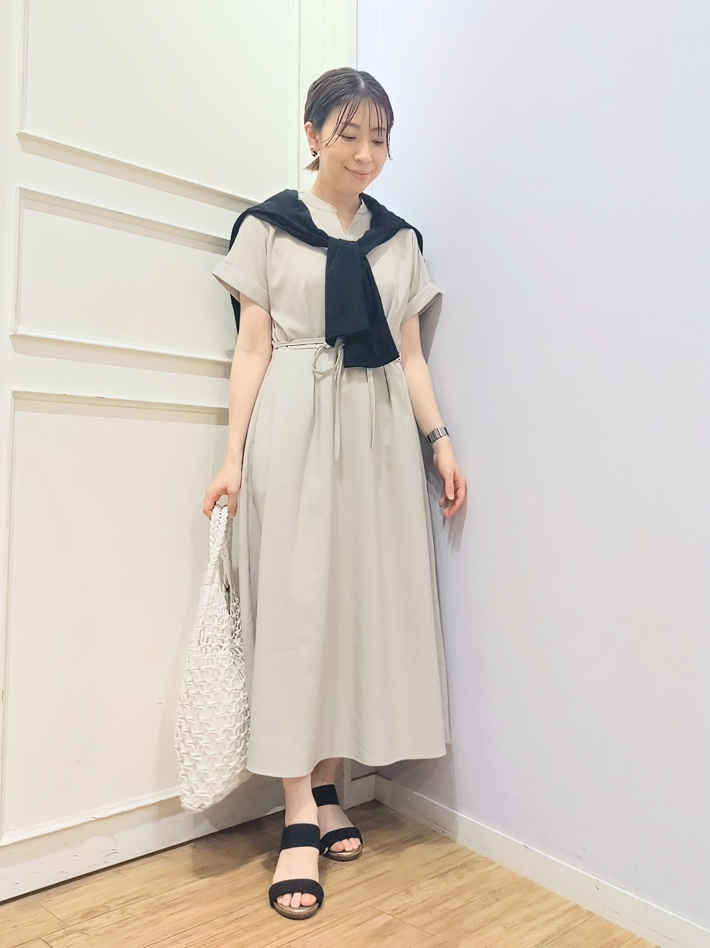 miomioさんの「SHOO･LA･RUE｜【洗濯機可／洗濯後しわになりにくい】ウエストタックフレンチワンピース」を使ったコーディネート