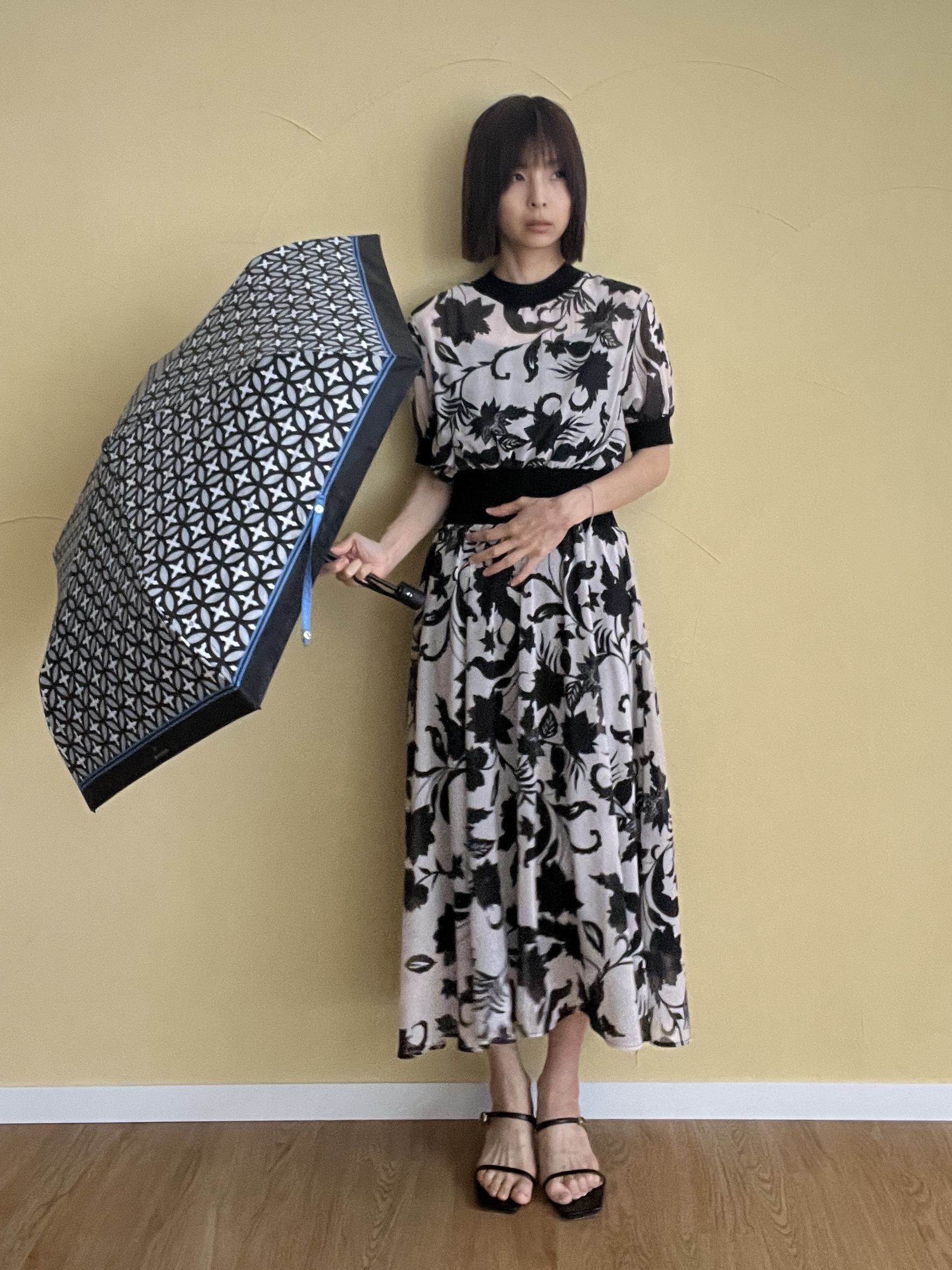misaさんの「DRESSTERIOR｜【晴雨兼用/UVカット】オーバーラップサークル 折りたたみ傘」を使ったコーディネート