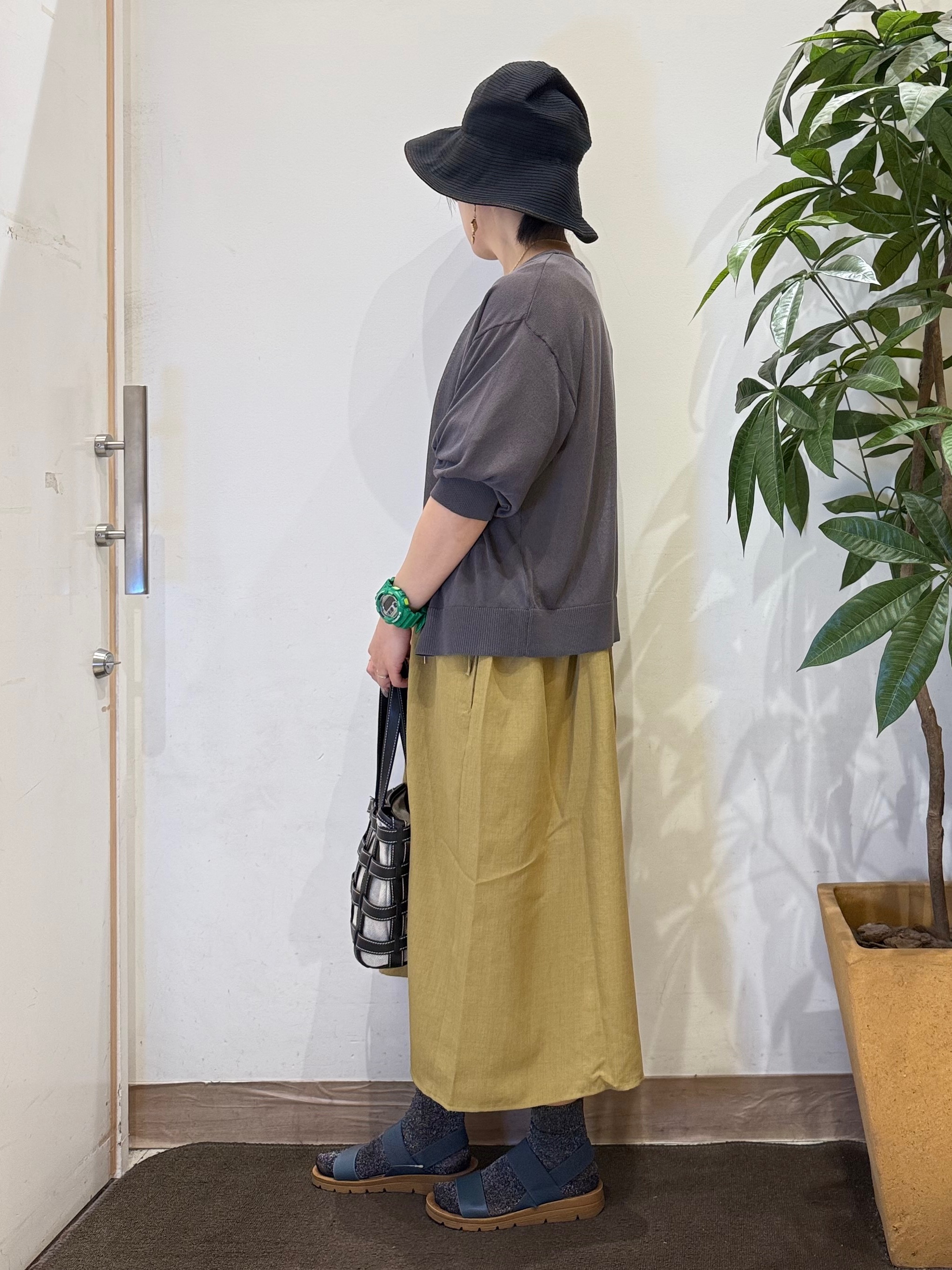 misakiさんの「SHOO･LA･RUE｜【ひんやり/洗濯機可/S-LL】程よいVネックですっきり魅せる ジップアップ 7分袖シアーカーディガ」を使ったコーディネート
