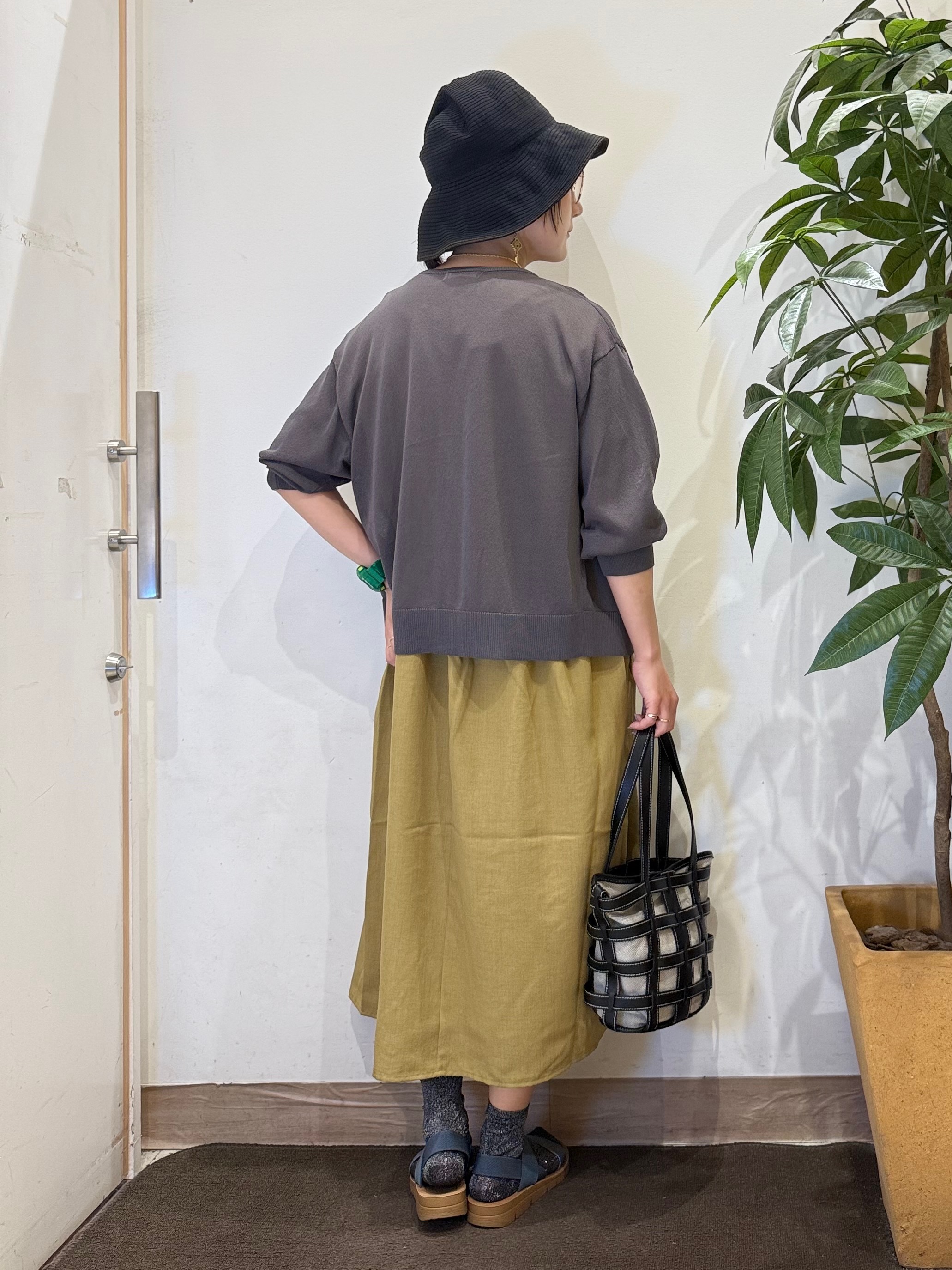 misakiさんの「SHOO･LA･RUE｜【ひんやり/洗濯機可/S-LL】程よいVネックですっきり魅せる ジップアップ 7分袖シアーカーディガ」を使ったコーディネート