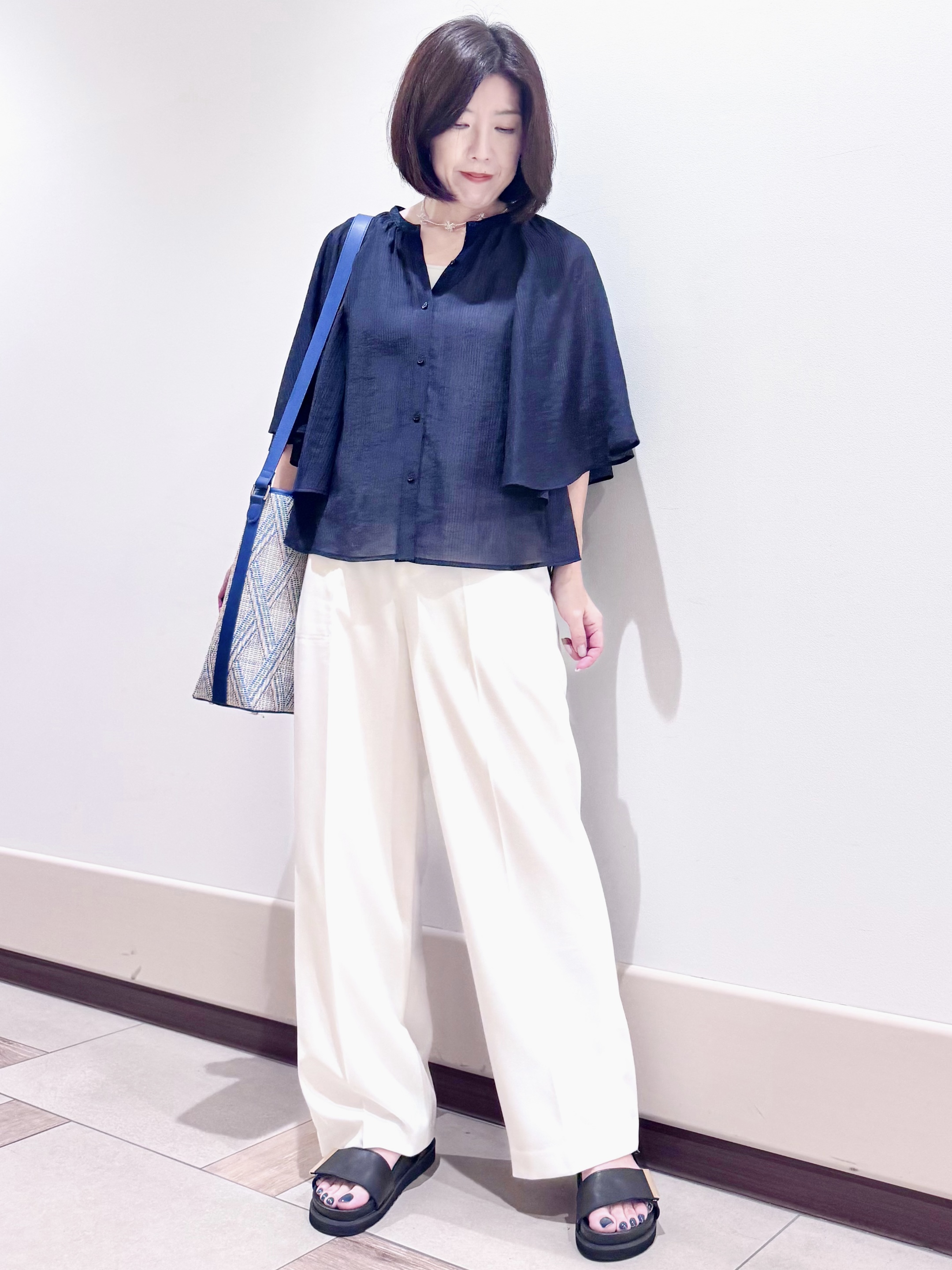 kaeさんの「Reflect｜ドビーストライプケープスリーブブラウス」を使ったコーディネート