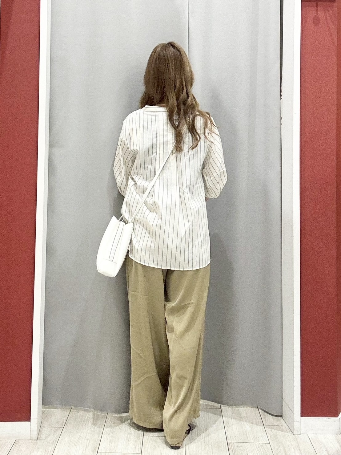 shioさんの「SHOO･LA･RUE｜【高レビュー/洗濯後しわになりにくい/インせず着られる】自然に体型カバー 麻調ペプラムブラウス」を使ったコーディネート
