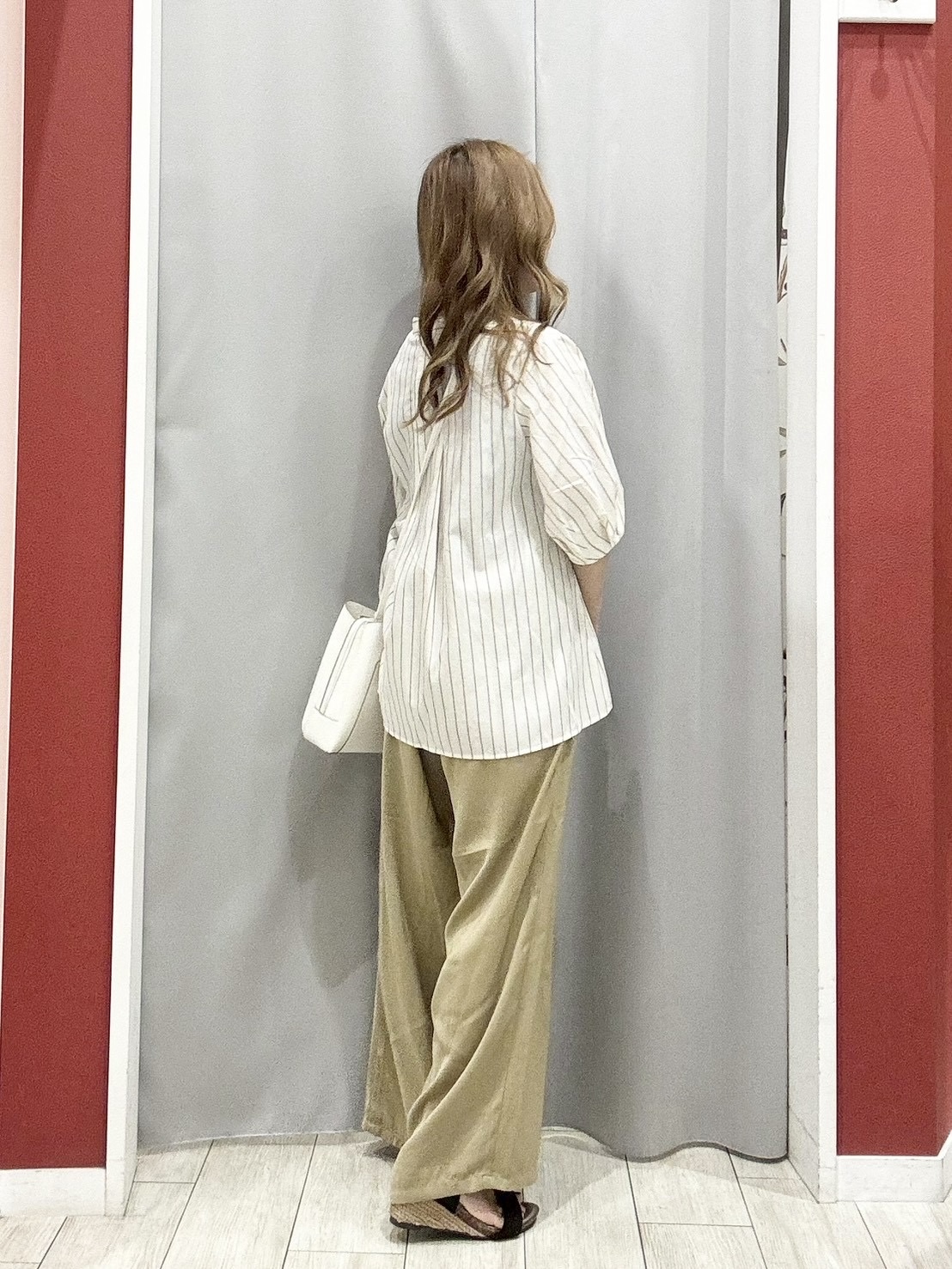 shioさんの「SHOO･LA･RUE｜【高レビュー/洗濯後しわになりにくい/インせず着られる】自然に体型カバー 麻調ペプラムブラウス」を使ったコーディネート