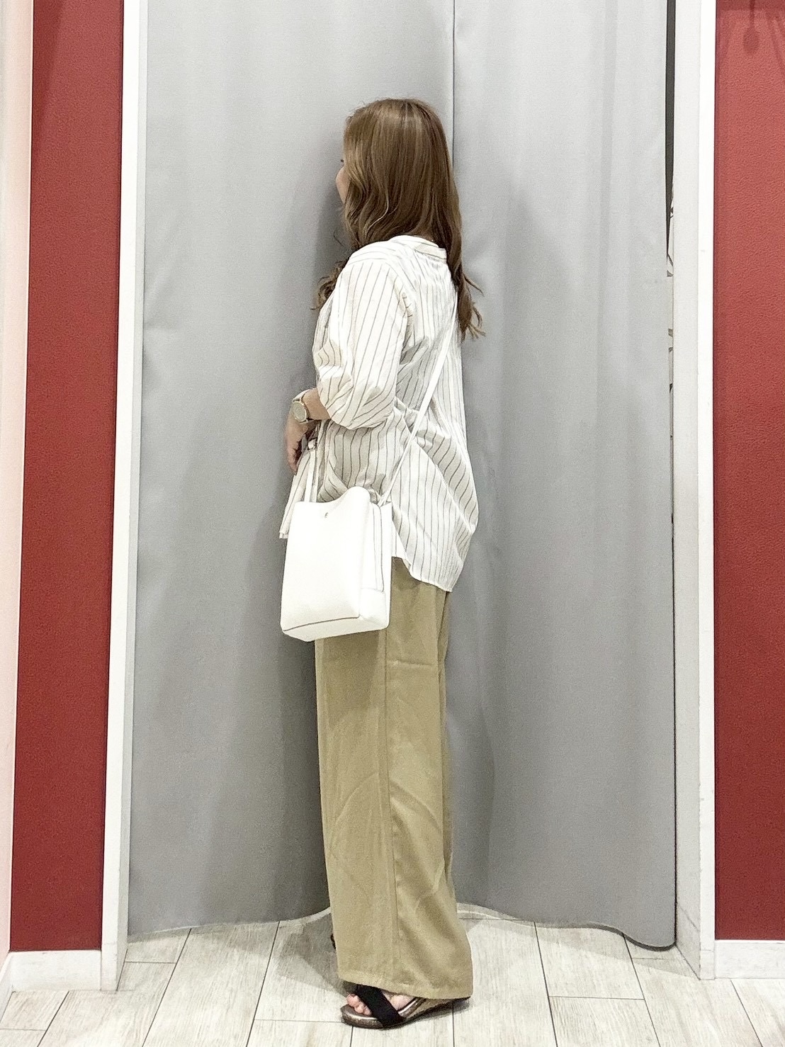 shioさんの「SHOO･LA･RUE｜【高レビュー/洗濯後しわになりにくい/インせず着られる】自然に体型カバー 麻調ペプラムブラウス」を使ったコーディネート