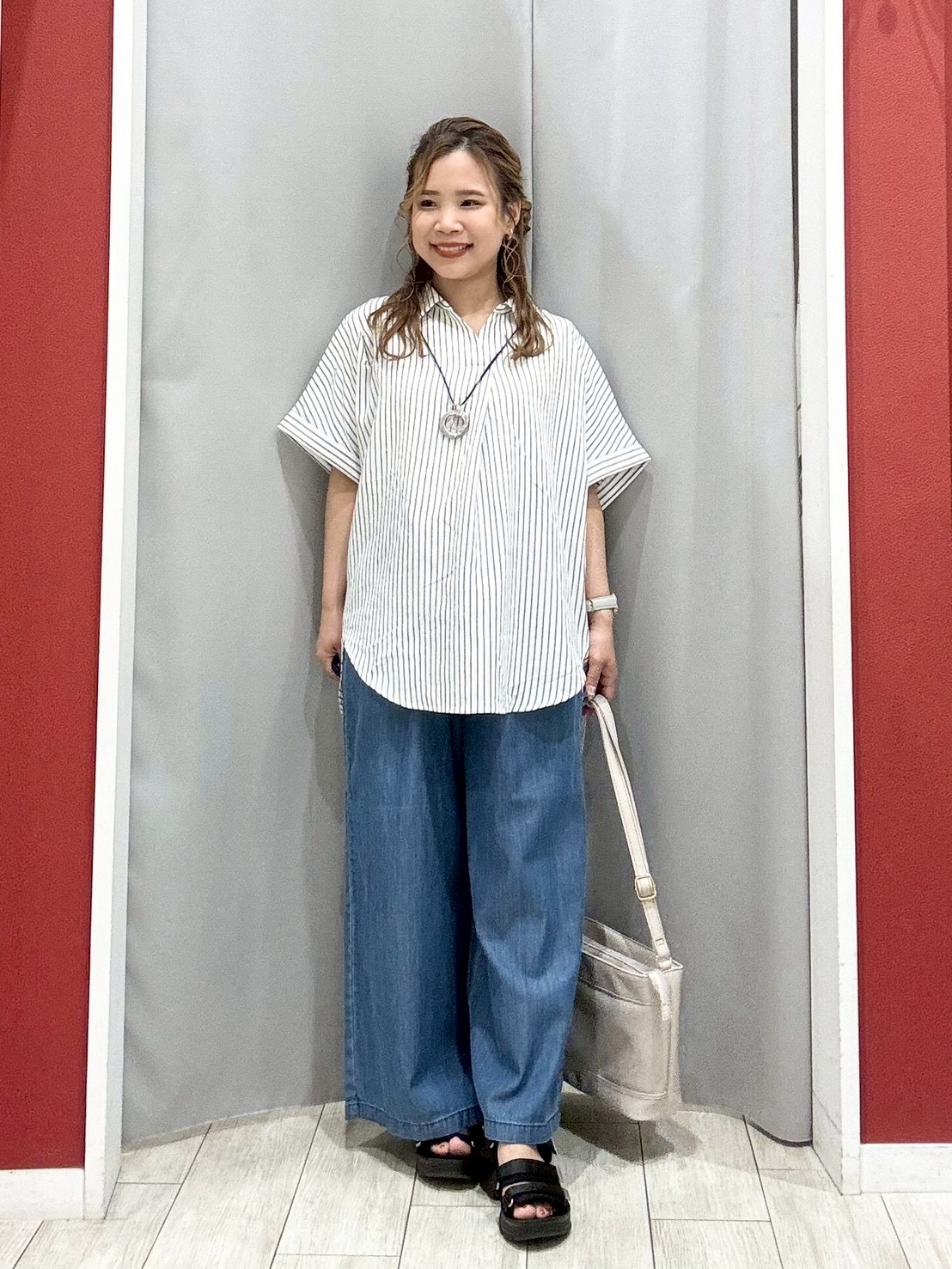 shioさんの「SHOO･LA･RUE｜【ひんやり/UV】インせず着られる フレンチリネンスキッパーシャツ」を使ったコーディネート