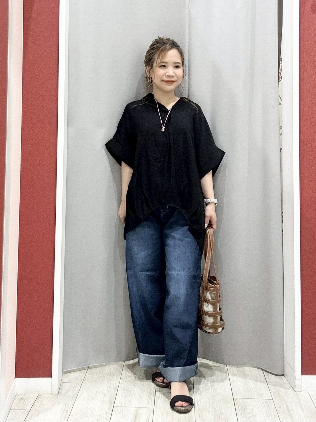 shioさんの「SHOO･LA･RUE｜【ひんやり/S-LL/洗濯機可】インせず着られる 裾タック スキッパーシャツ」を使ったコーディネート
