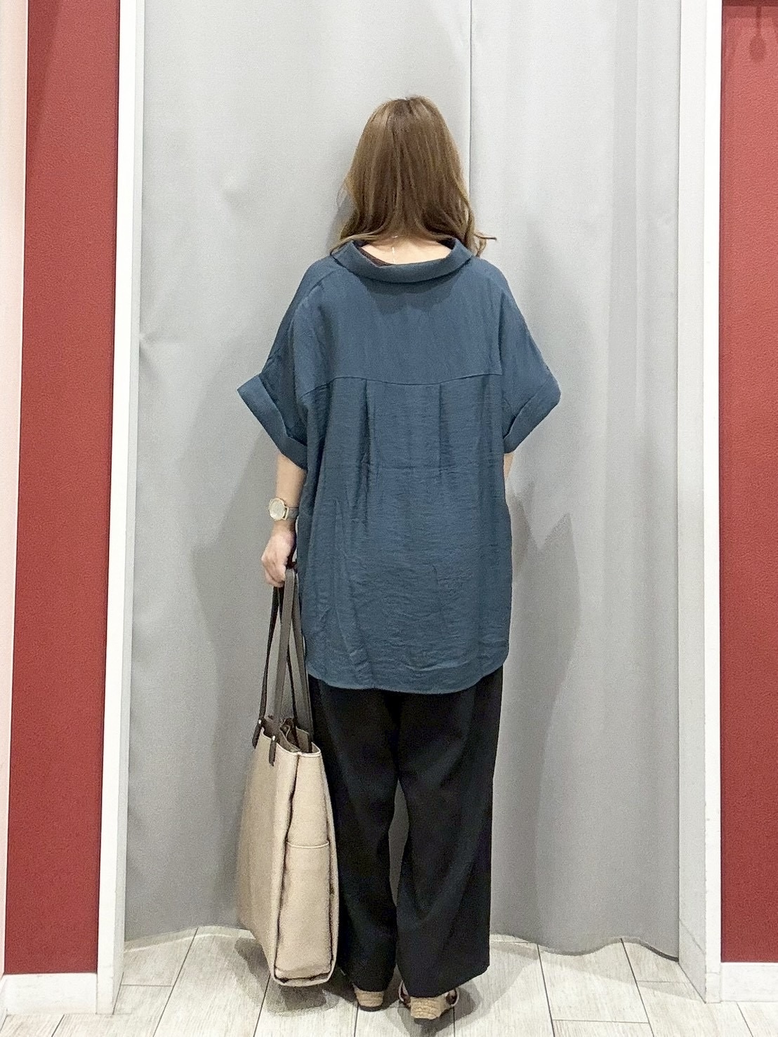 shioさんの「SHOO･LA･RUE｜【ひんやり/S-LL/洗濯機可】インせず着られる 裾タック スキッパーシャツ」を使ったコーディネート