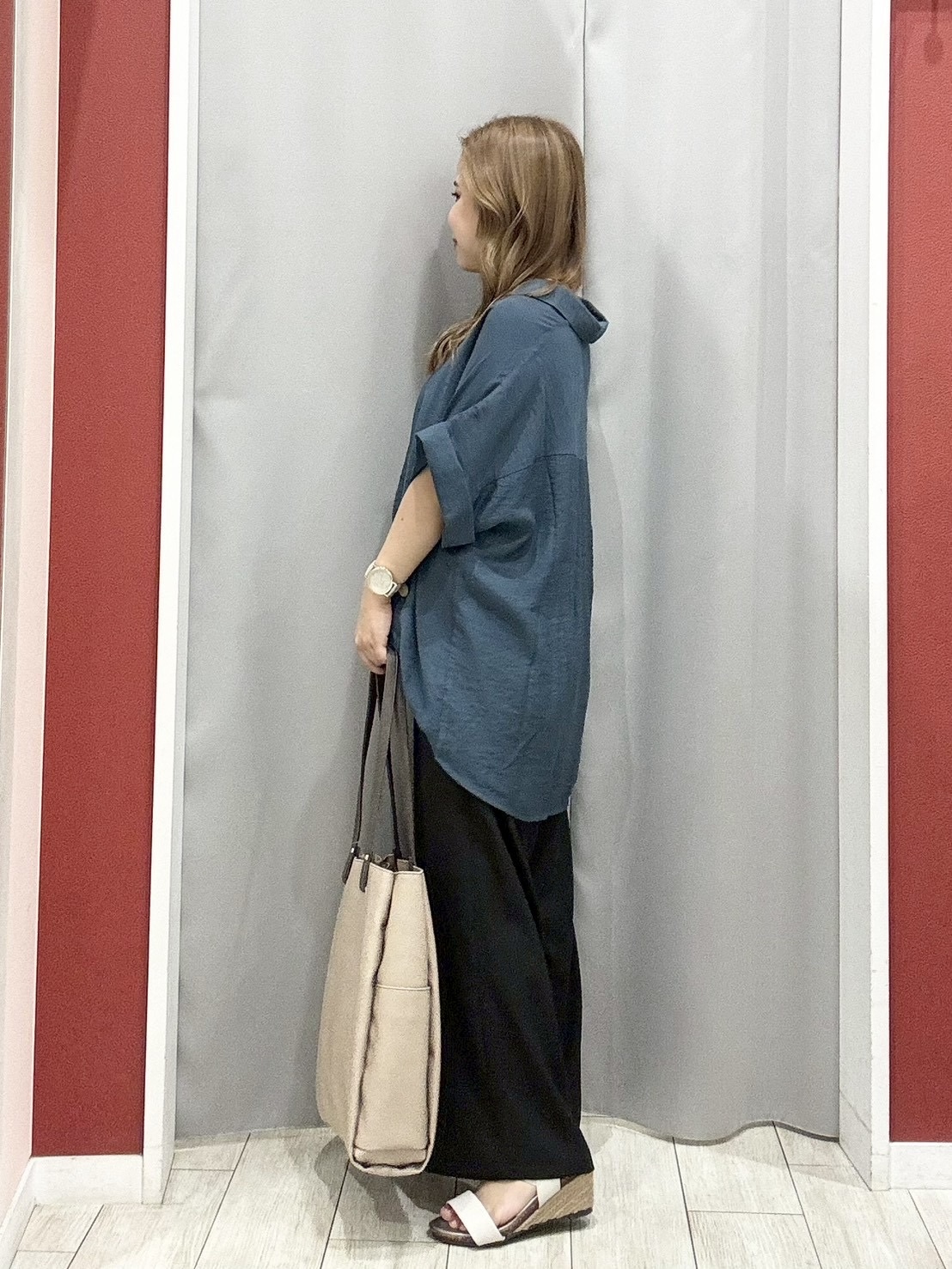 shioさんの「SHOO･LA･RUE｜【ひんやり/S-LL/洗濯機可】インせず着られる 裾タック スキッパーシャツ」を使ったコーディネート