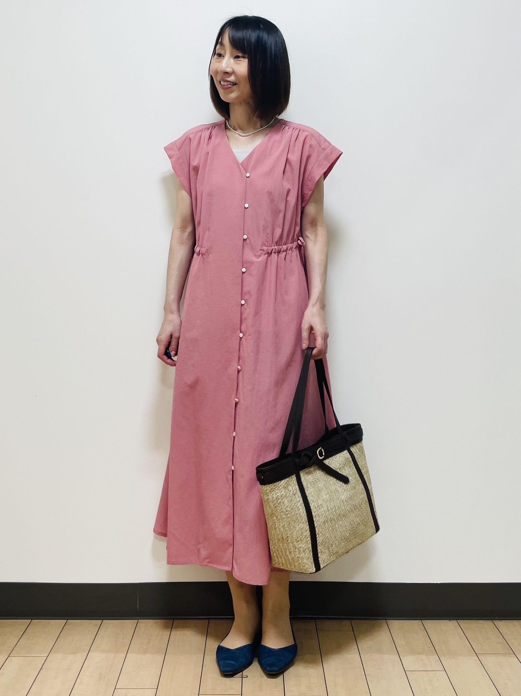 Riiさんの「Reflect｜【通気性あり／涼しい／マシンウォッシャブル】フロントボタンワンピース」を使ったコーディネート