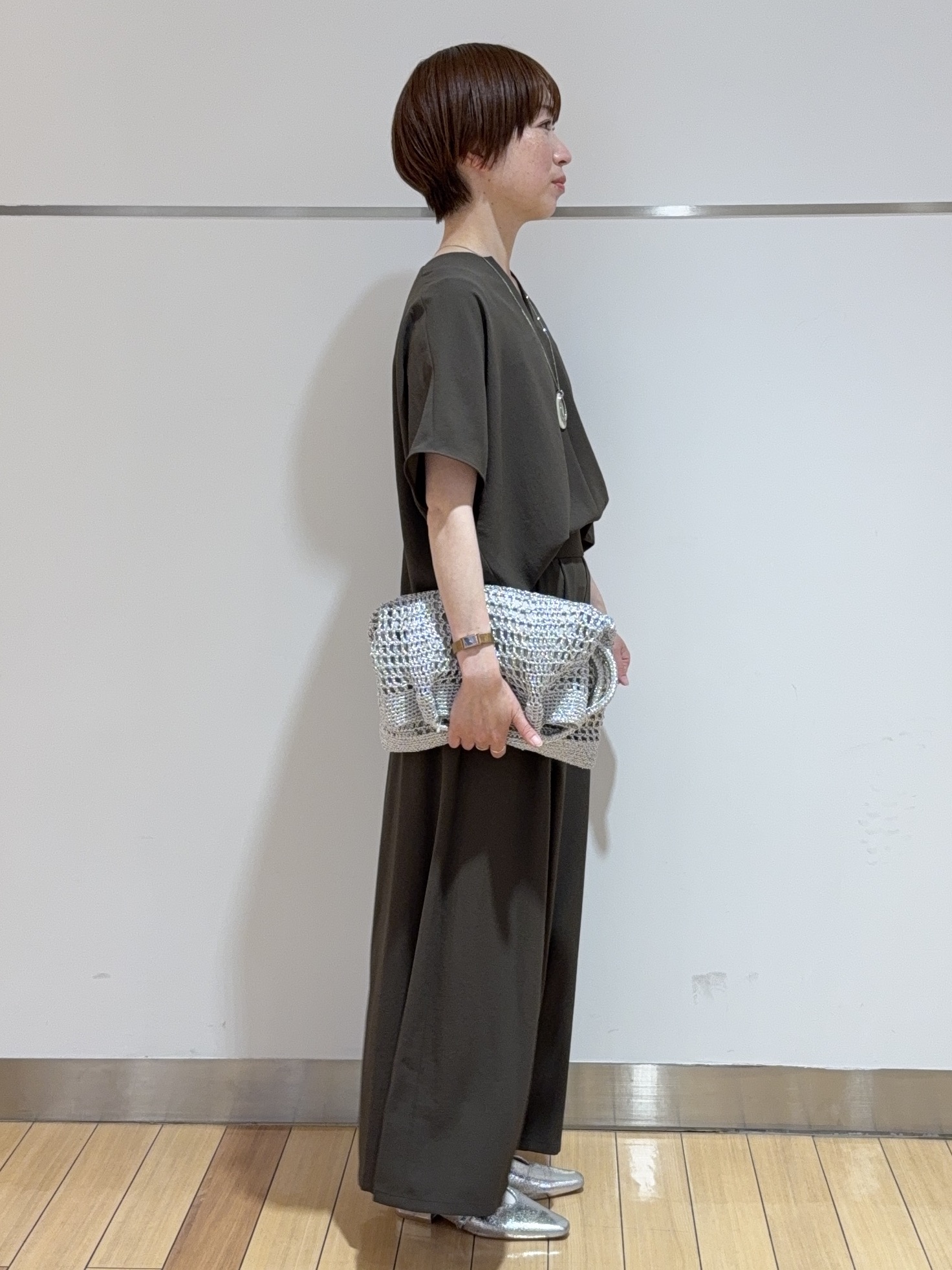 あやさんの「UNTITLED｜【UV/接触冷感/セットアップ可】リラクシーキーVネックブラウス」を使ったコーディネート