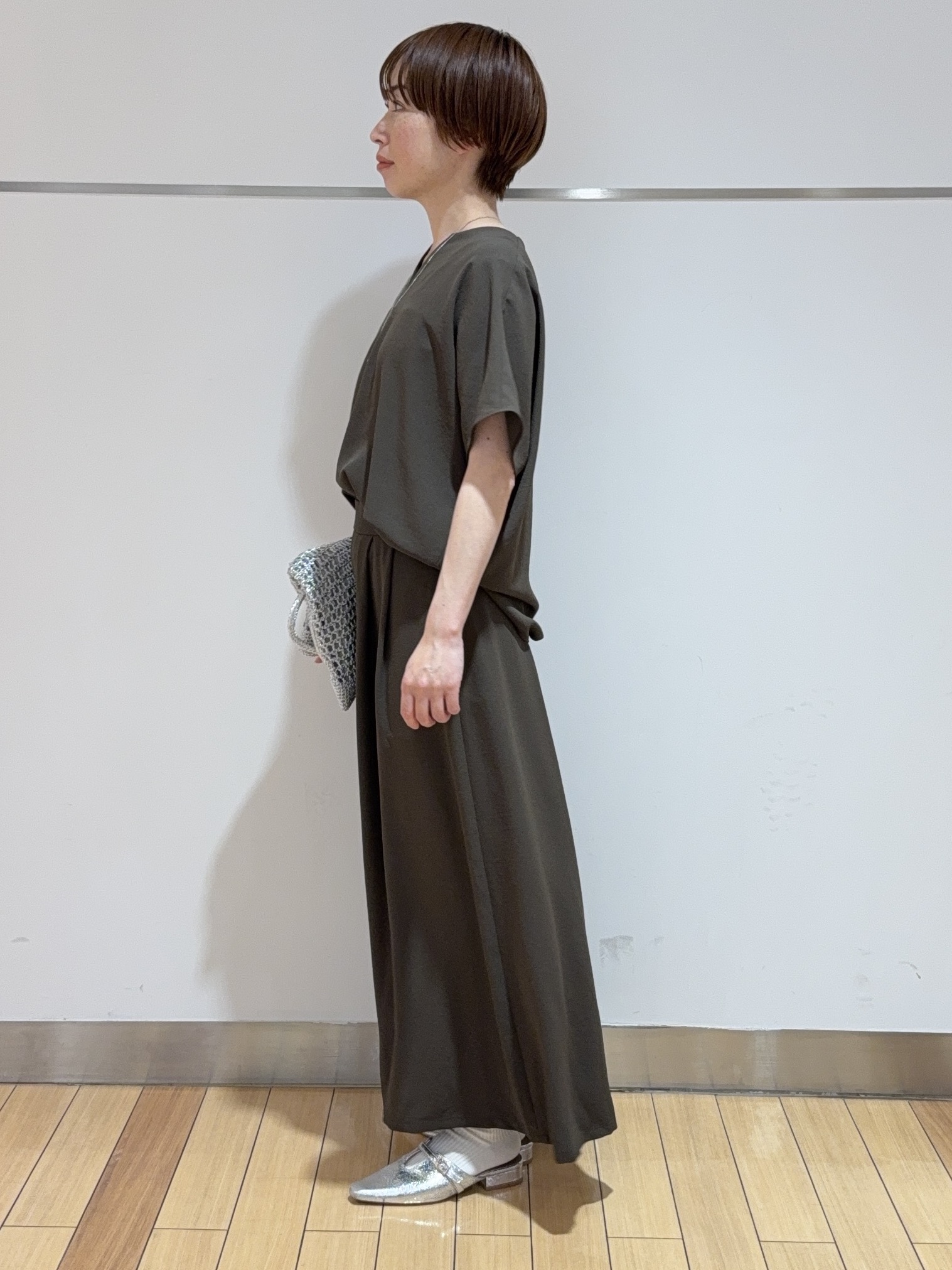 あやさんの「UNTITLED｜【UV/接触冷感/セットアップ可】リラクシーキーVネックブラウス」を使ったコーディネート