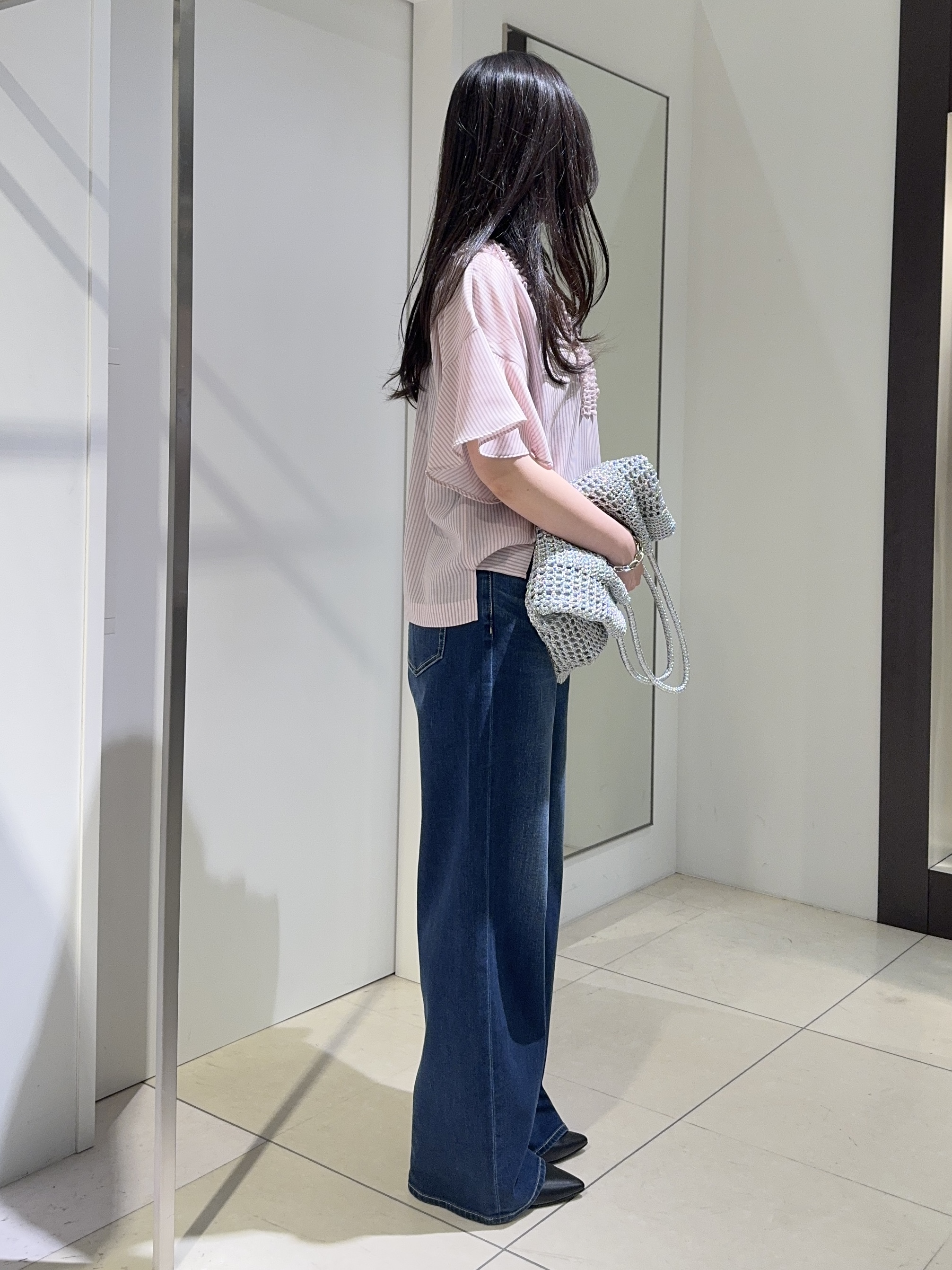 kaoruさんの「UNTITLED｜【接触冷感/通気性/洗える】Vネックフリルブラウス」を使ったコーディネート