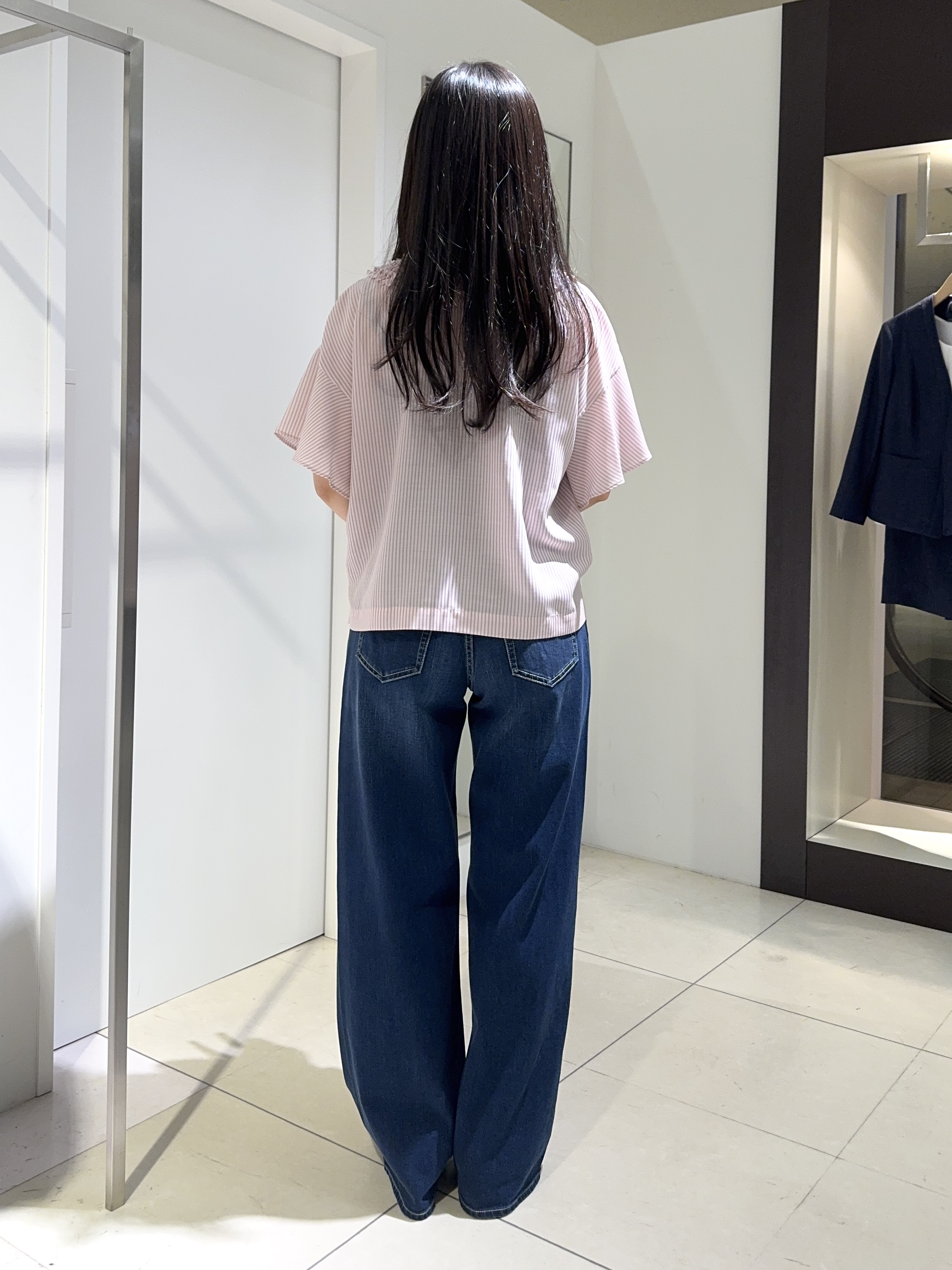 kaoruさんの「UNTITLED｜【接触冷感/通気性/洗える】Vネックフリルブラウス」を使ったコーディネート