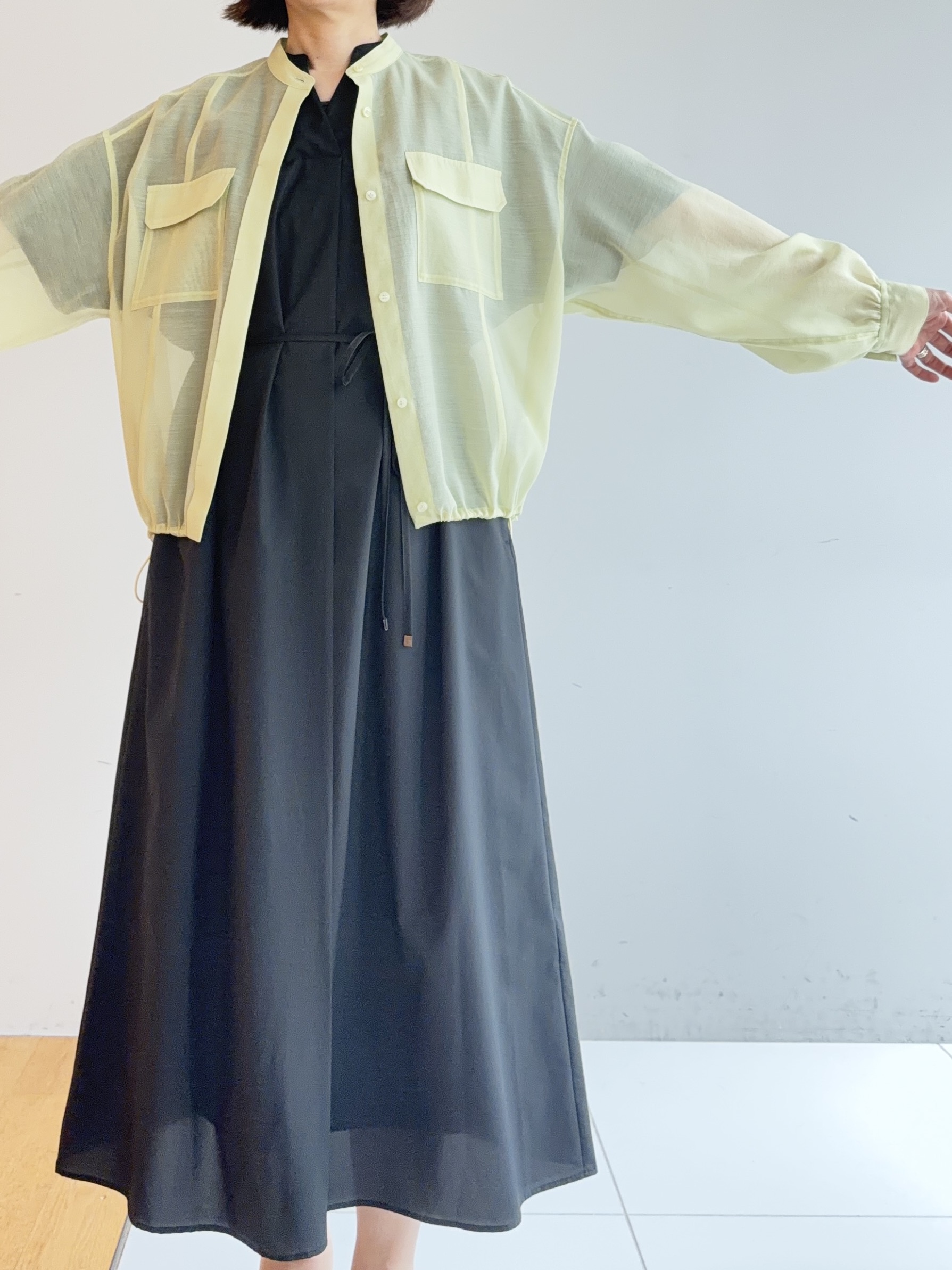 murayamaさんの「INDIVI｜【トレンド／2WAY】裾ドロスト付きシアーブラウスブルゾン」を使ったコーディネート