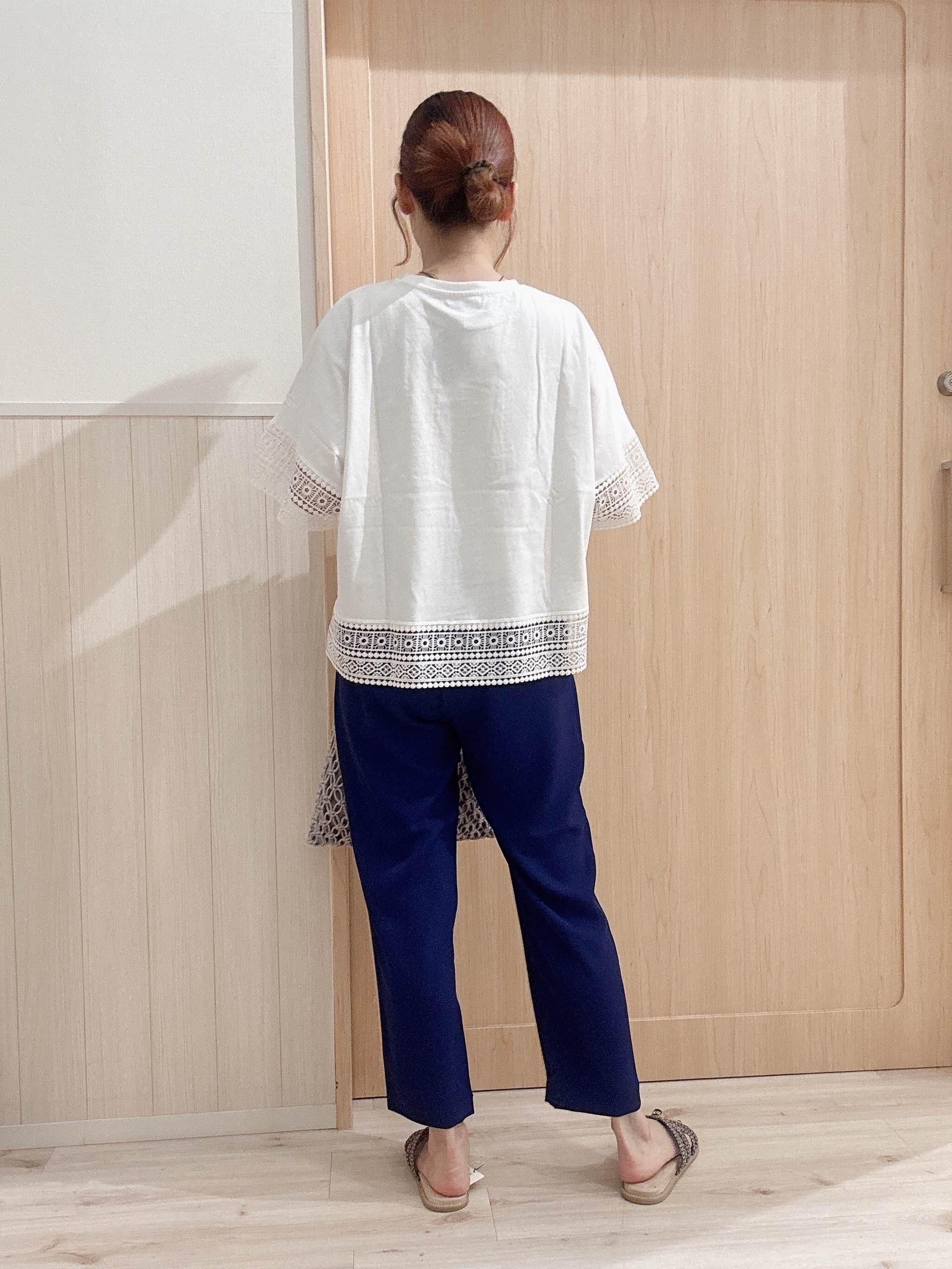 モカさんの「SHOO･LA･RUE｜【洗濯機可/ひんやり/体型カバー/S-LL】レース使いがポイント デザインTシャツ」を使ったコーディネート