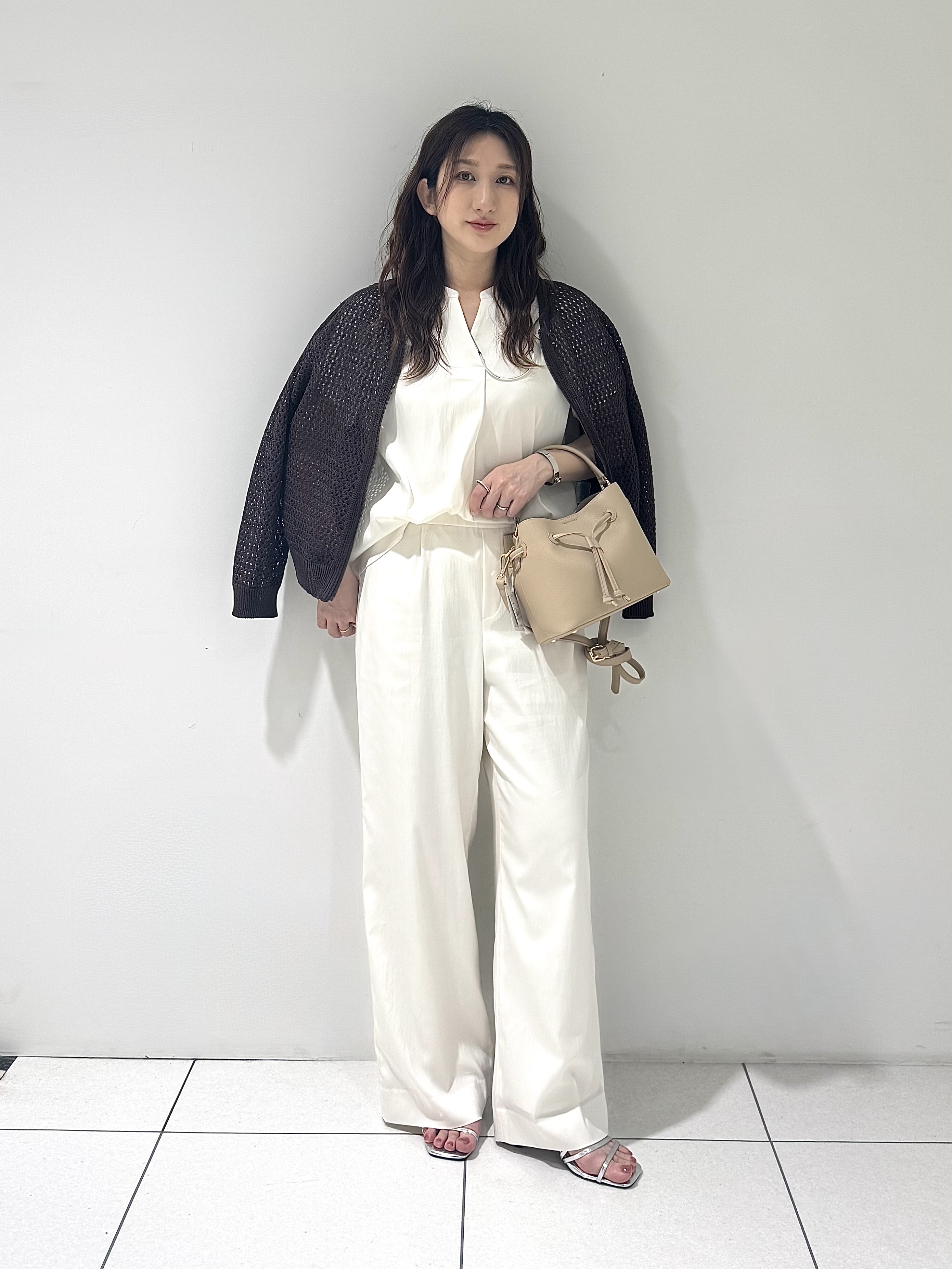 そんさんの「INDIVI｜【洗える／コットン】メッシュジップニットカーディガン」を使ったコーディネート
