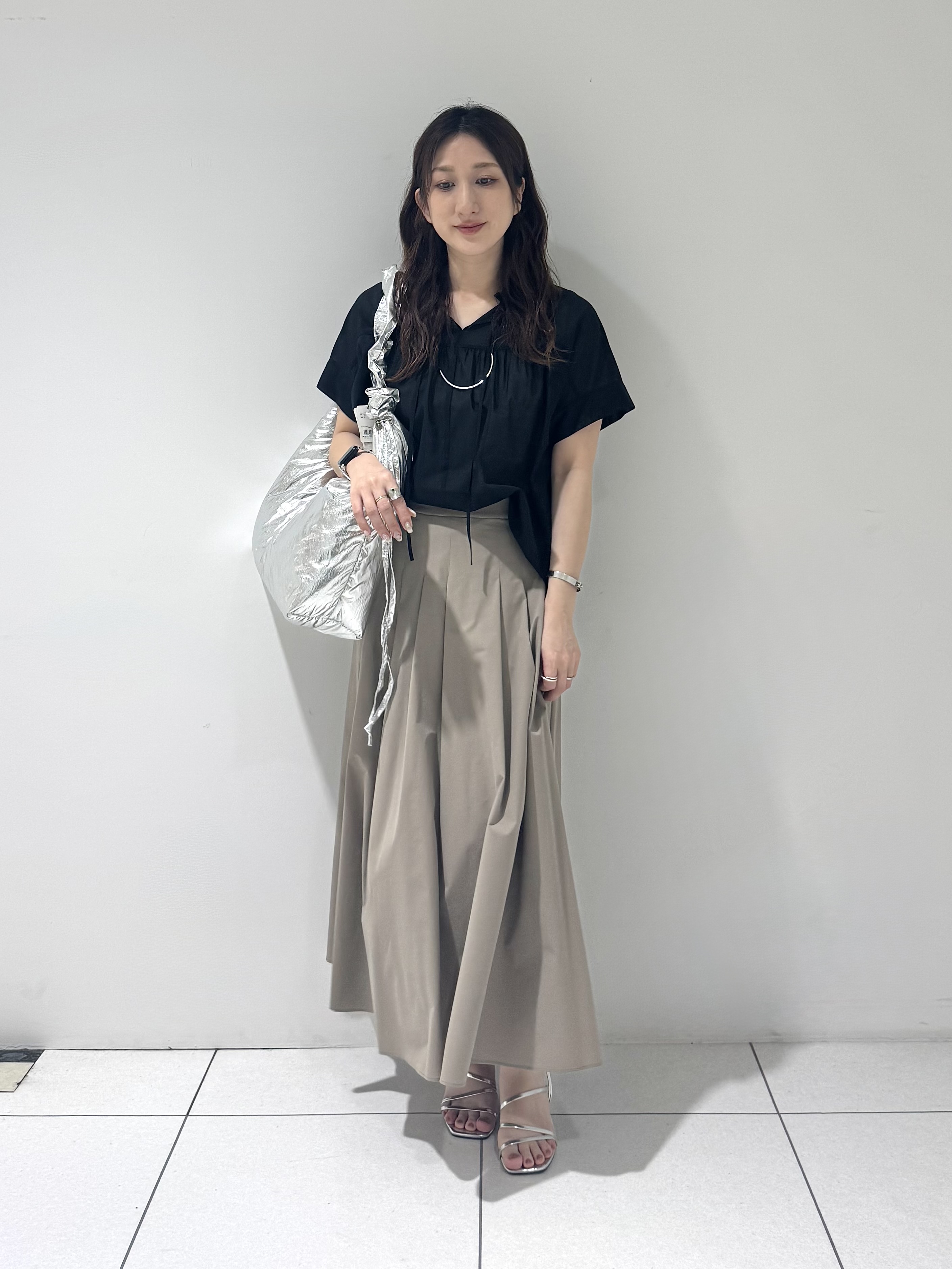そんさんの「INDIVI｜【洗える／軽やか】フリル衿ギャザーブラウス」を使ったコーディネート