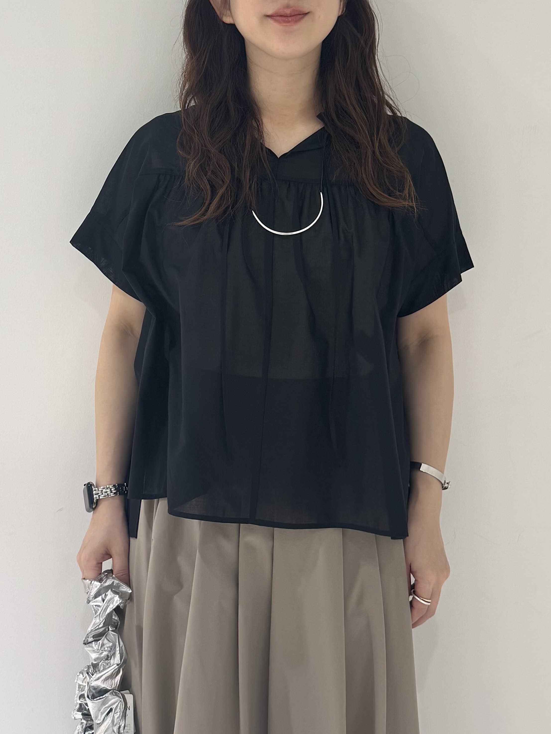 そんさんの「INDIVI｜【洗える／軽やか】フリル衿ギャザーブラウス」を使ったコーディネート