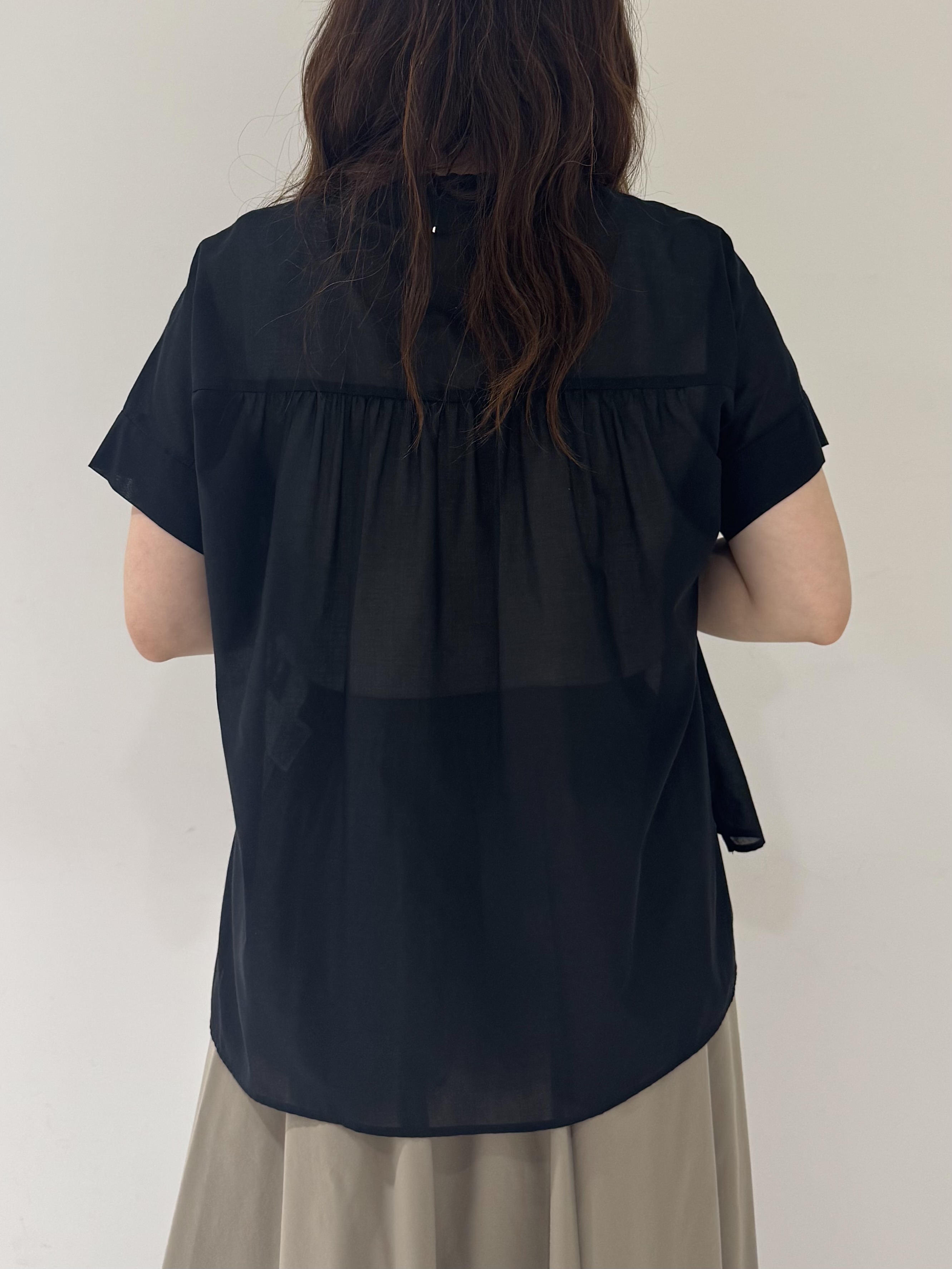 そんさんの「INDIVI｜【洗える／軽やか】フリル衿ギャザーブラウス」を使ったコーディネート