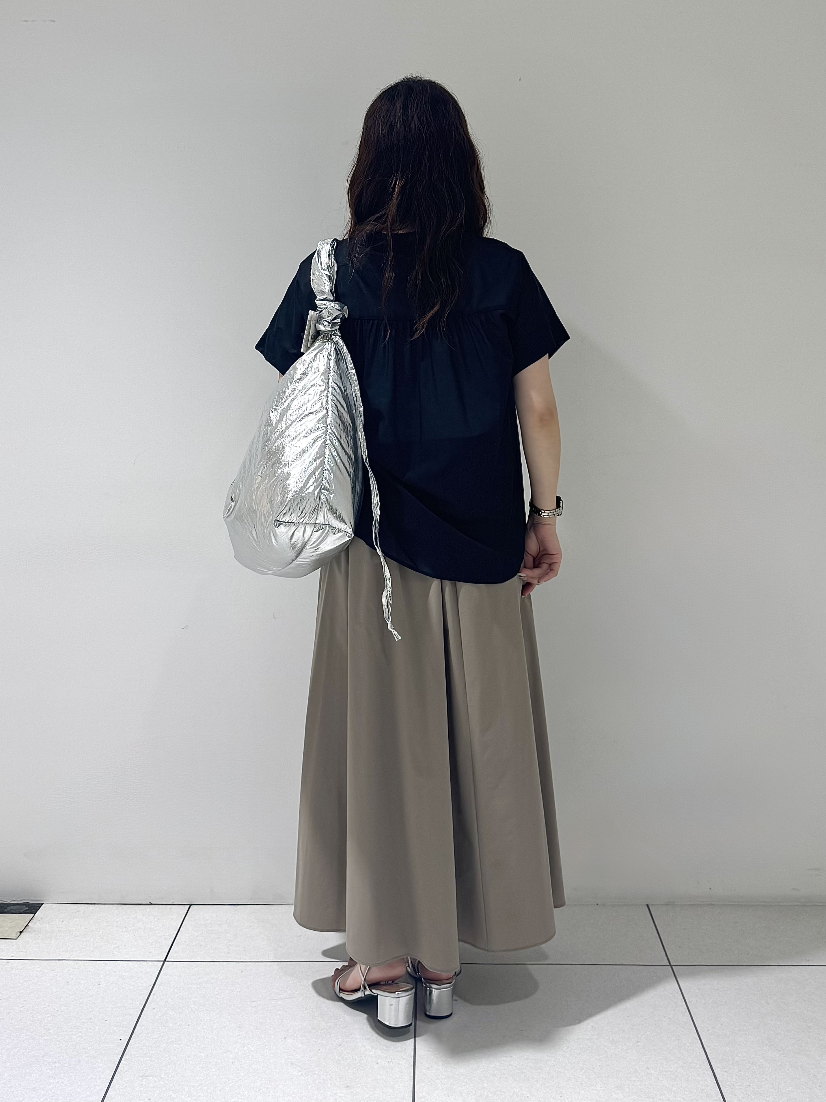 そんさんの「INDIVI｜【洗える／軽やか】フリル衿ギャザーブラウス」を使ったコーディネート