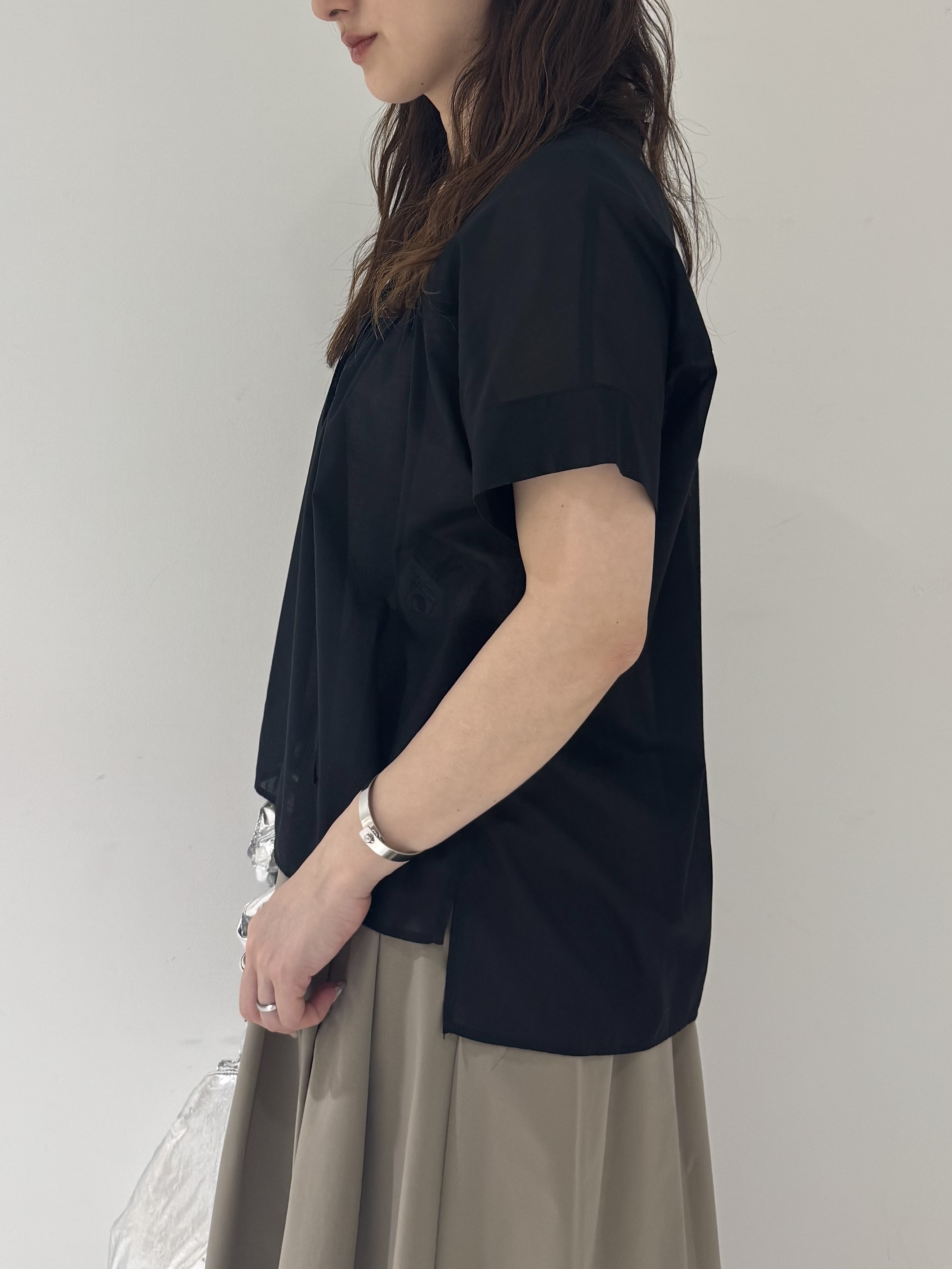 そんさんの「INDIVI｜【洗える／軽やか】フリル衿ギャザーブラウス」を使ったコーディネート